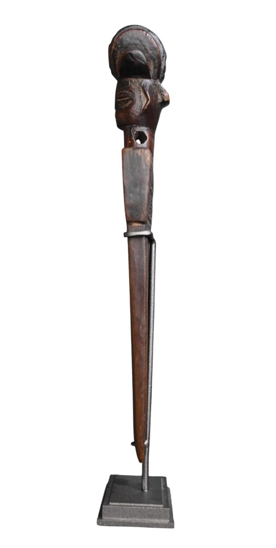 Antiguo peine de madera tallada de la tribu Chokwe/Lwena , principios de 1900 Tallado a mano en venta