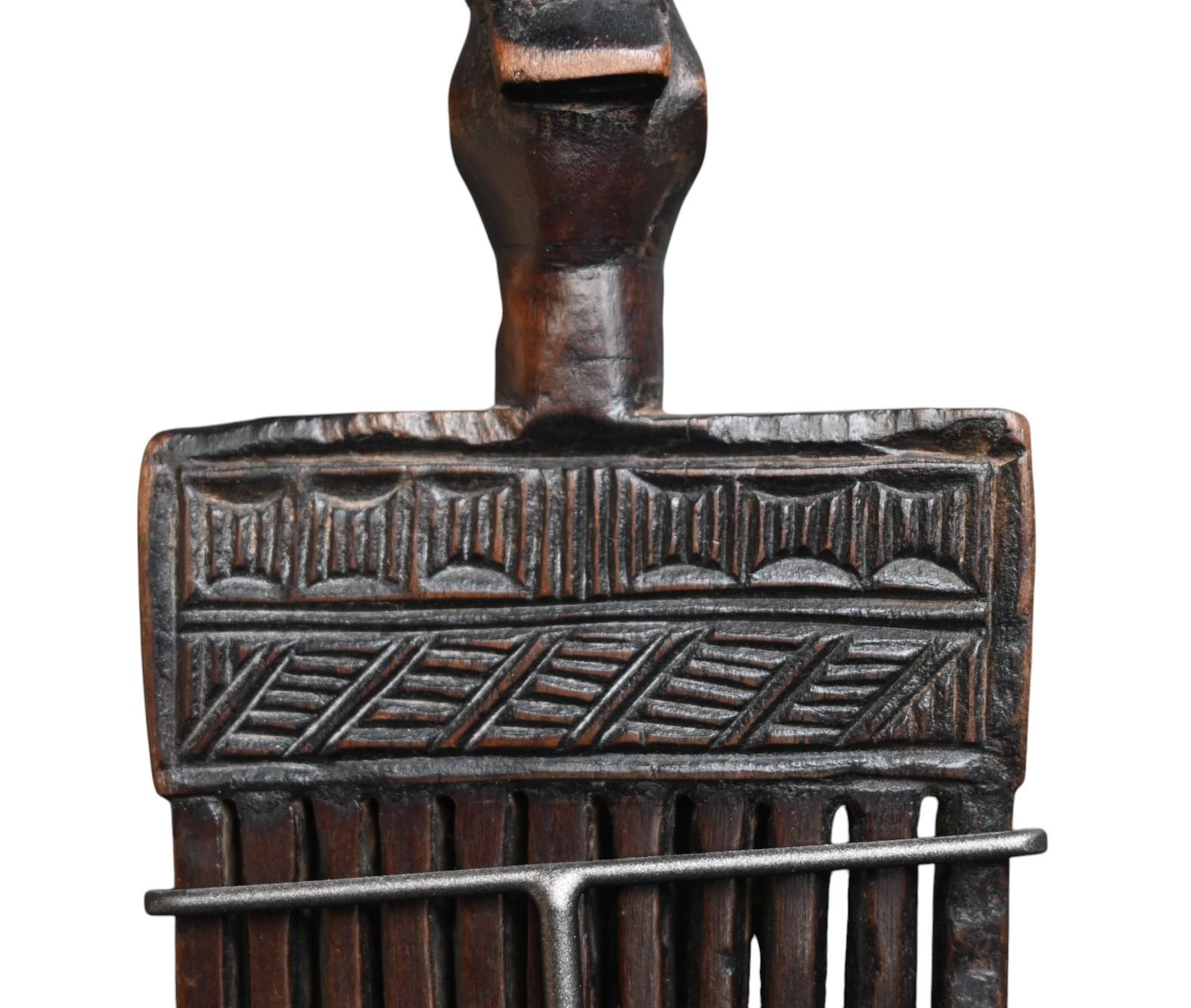 Antiguo peine de madera tallada de la tribu Chokwe/Lwena , principios de 1900 siglo XX en venta