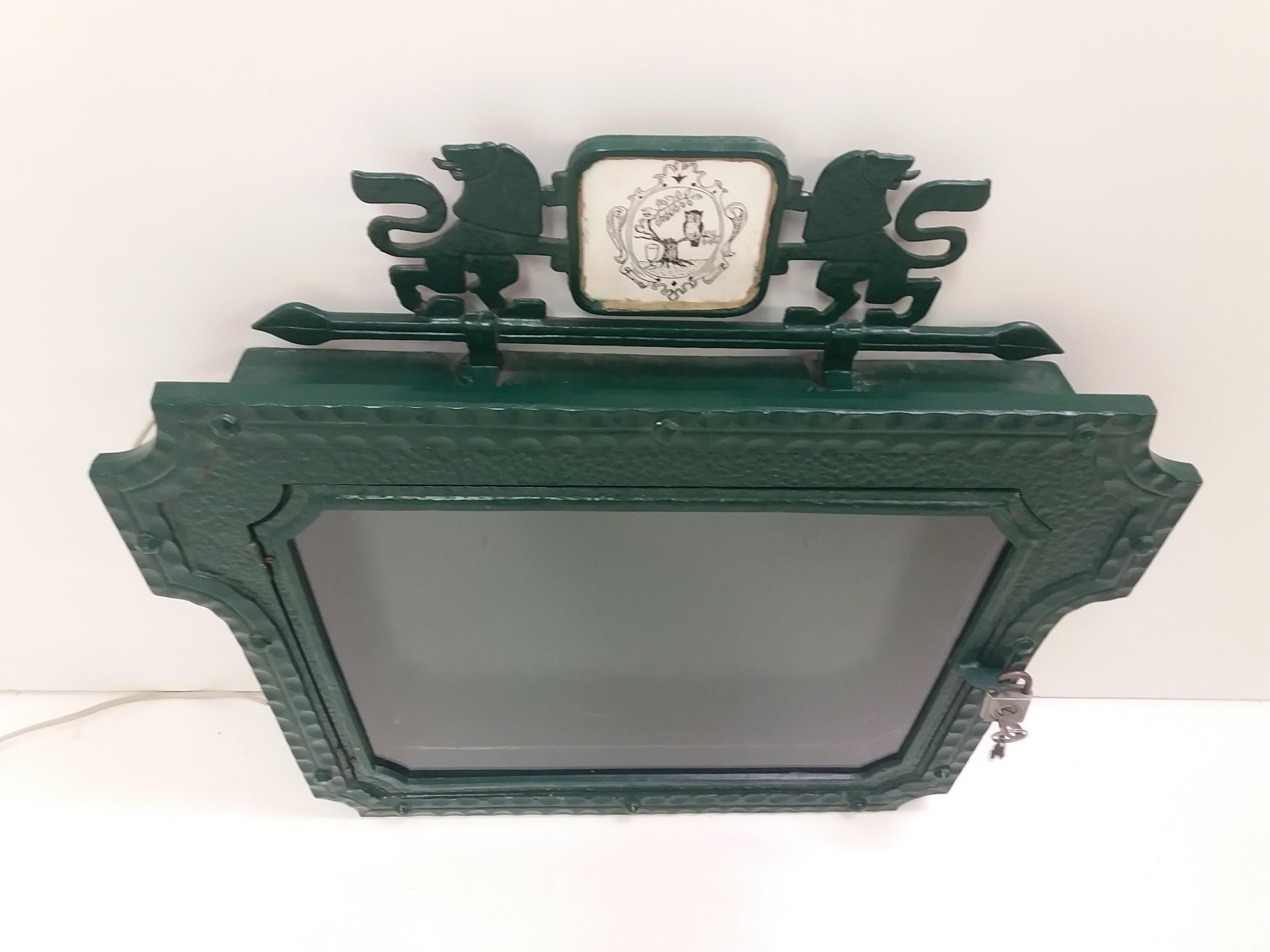 - Made in Czechoslovakia
- Made of cast iron, glass
- With lighting and locking
- Originally located at the entrance to the hotel or restaurant
- Good, original condition.