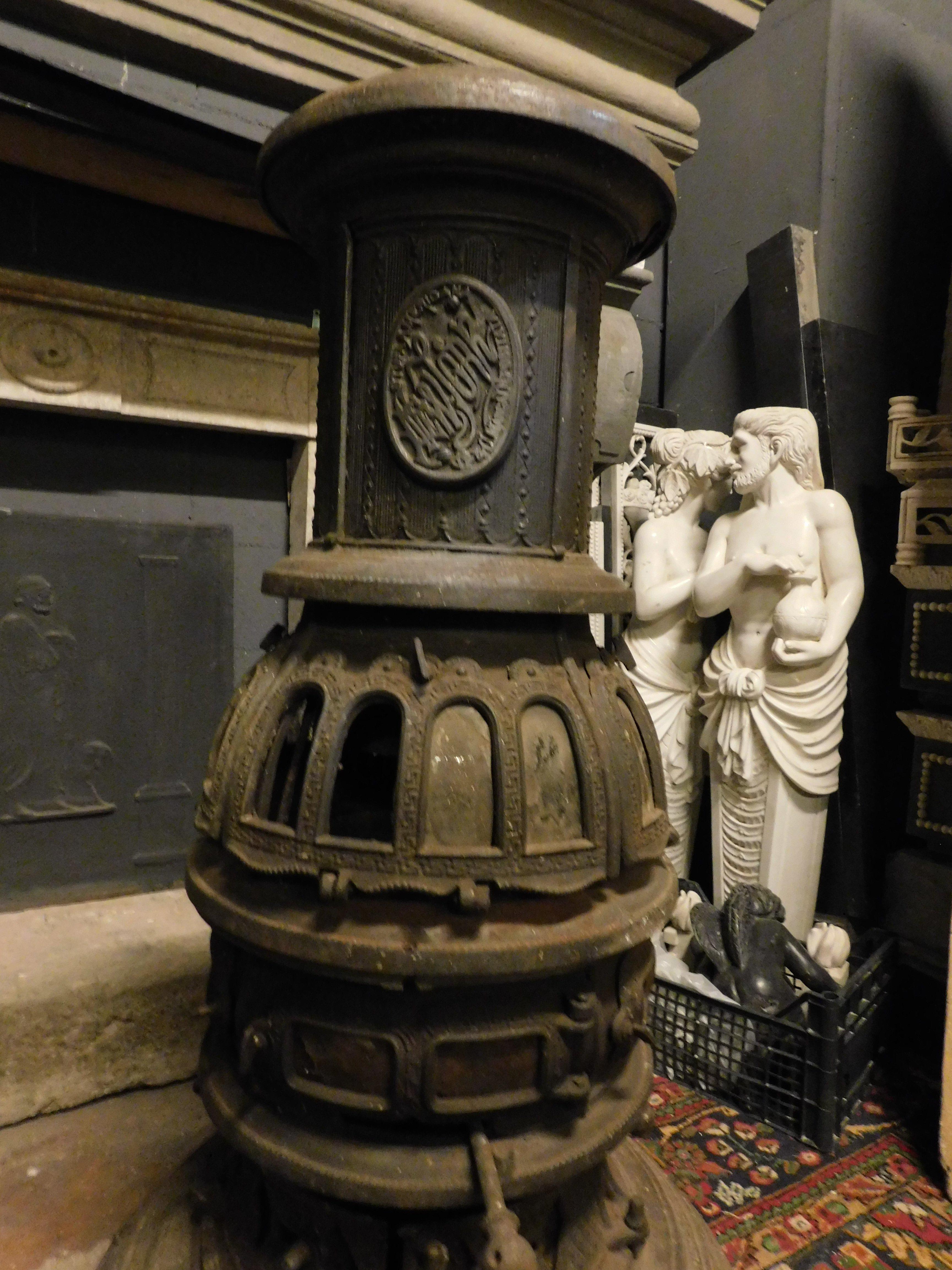 Italian Old Cast iron stove for wood, L'Americana New York model, Italy For Sale