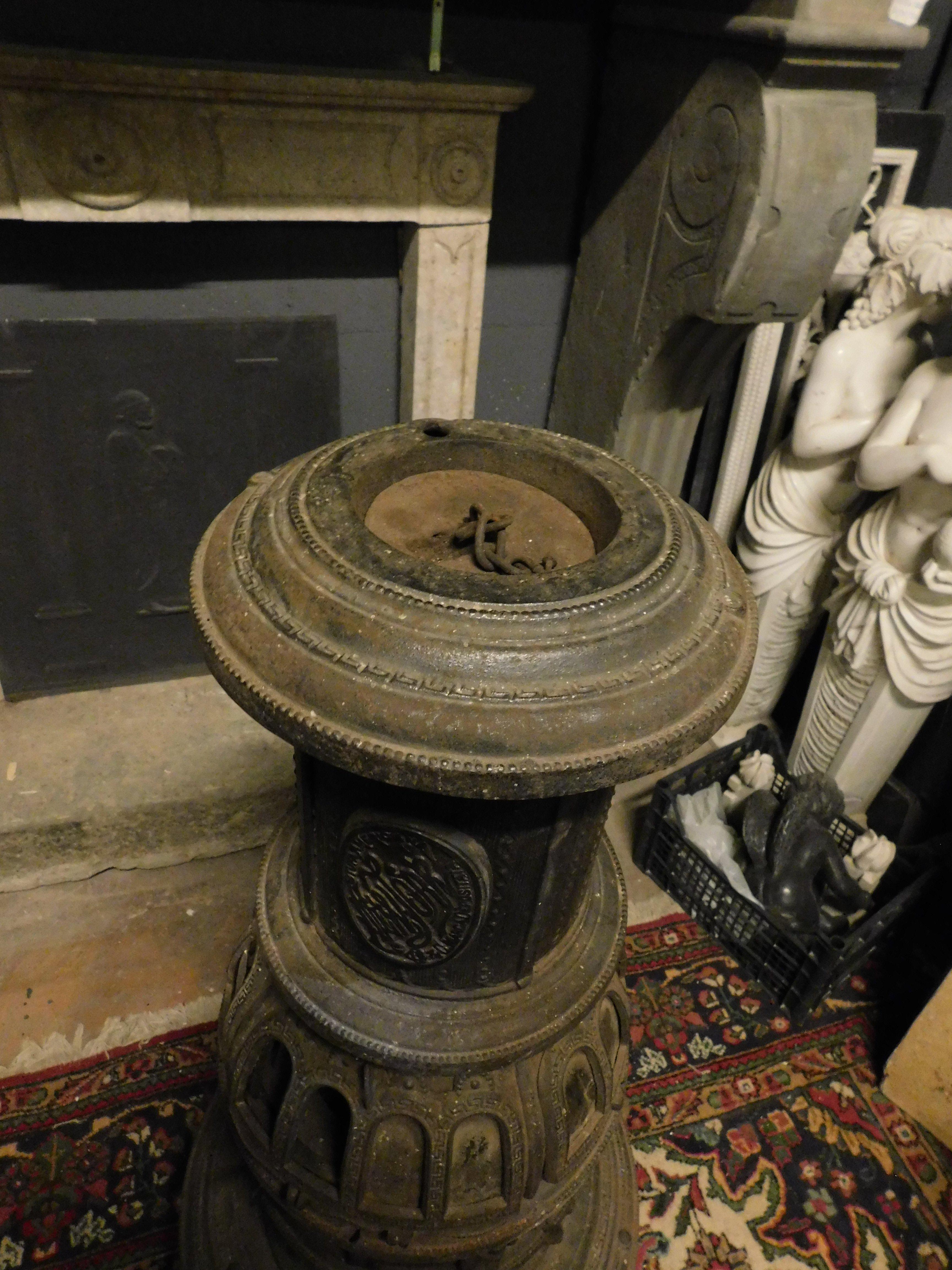 19th Century Old Cast iron stove for wood, L'Americana New York model, Italy For Sale
