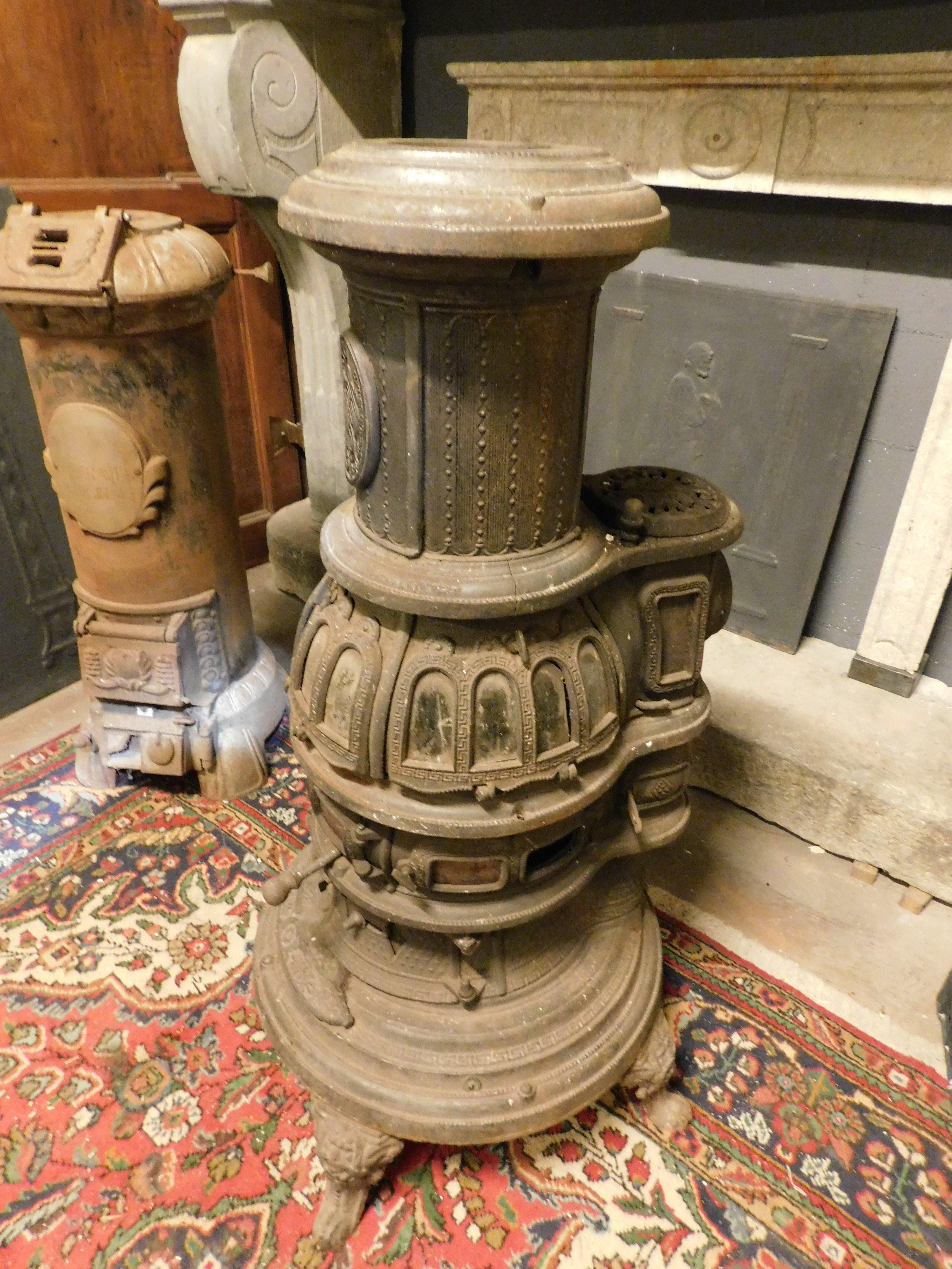 Iron Old Cast iron stove for wood, L'Americana New York model, Italy For Sale