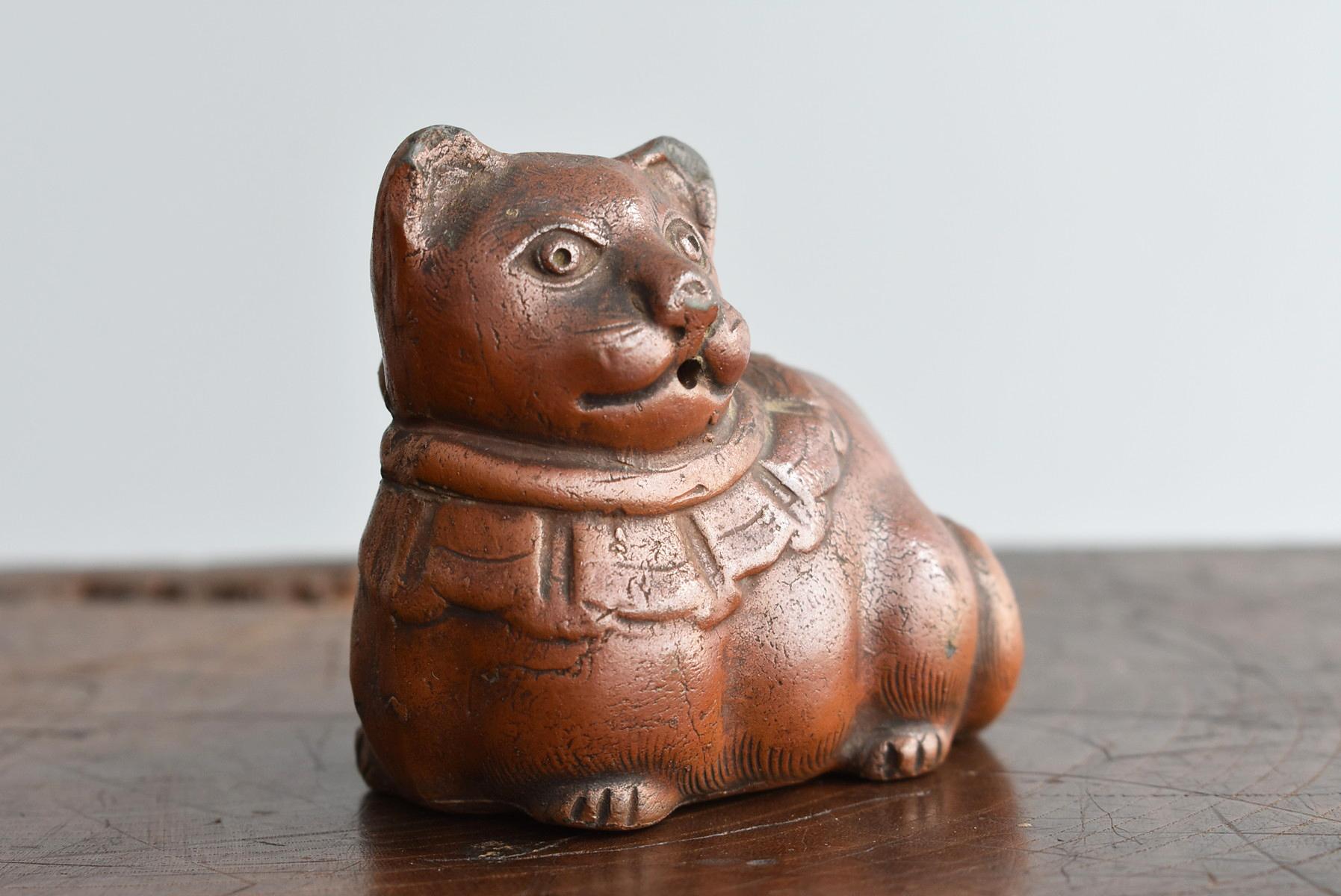 Old Cat Figurine Made of Japanese Pottery / Calligraphy Equipment / Edo-Meiji In Good Condition In Sammu-shi, Chiba