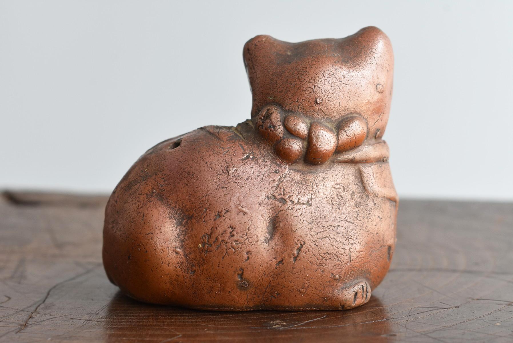 Old Cat Figurine Made of Japanese Pottery / Calligraphy Equipment / Edo-Meiji 1