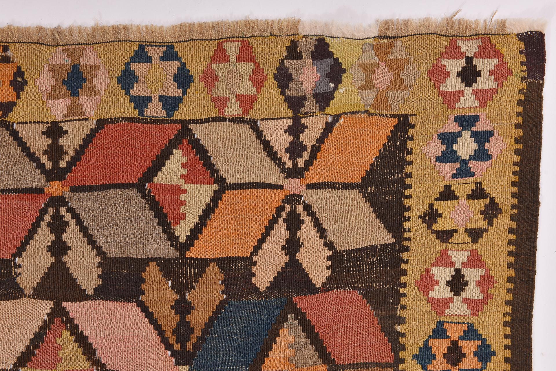 Old Caucasian Kilim with Stars In Excellent Condition For Sale In Alessandria, Piemonte