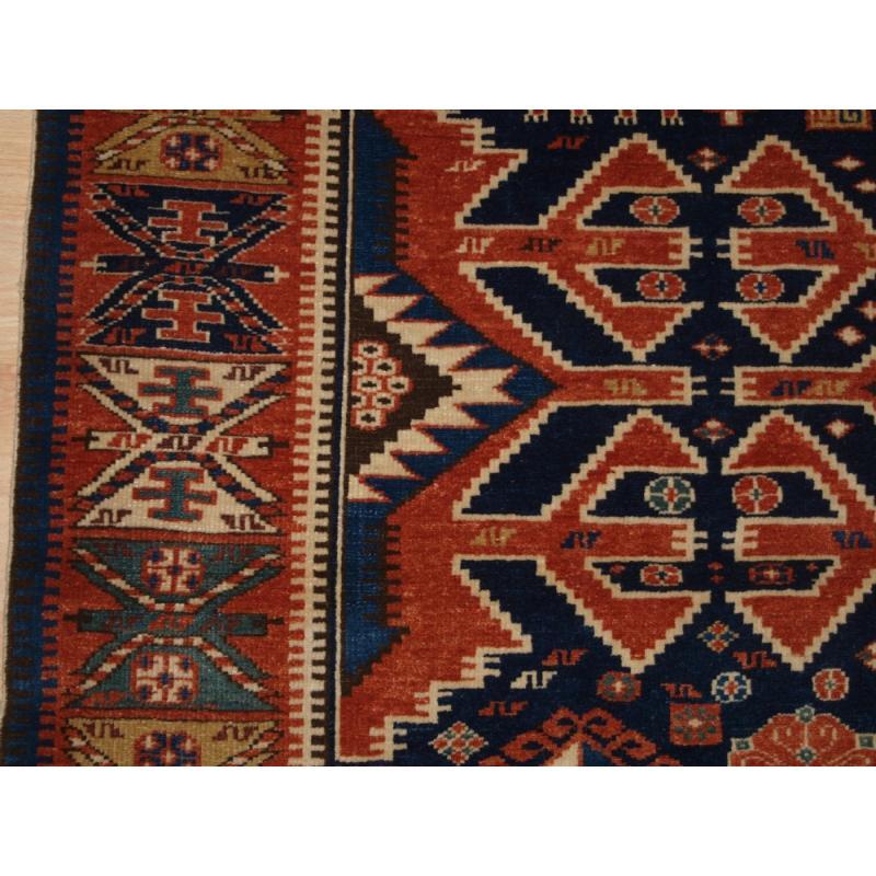 Old Caucasian Shirvan-Teppich mit seltenem Design, ca. 30 Jahre alt (Kaukasisch) im Angebot