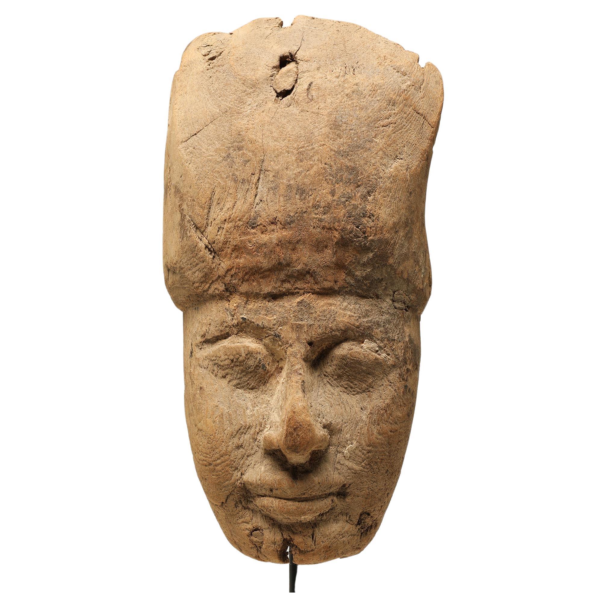 Máscara de momia egipcia refinada de madera de cedro viejo y dulce