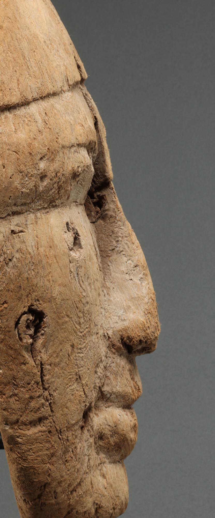 Masque de momie égyptienne en bois de vieux cèdre doux et raffiné en vente 2