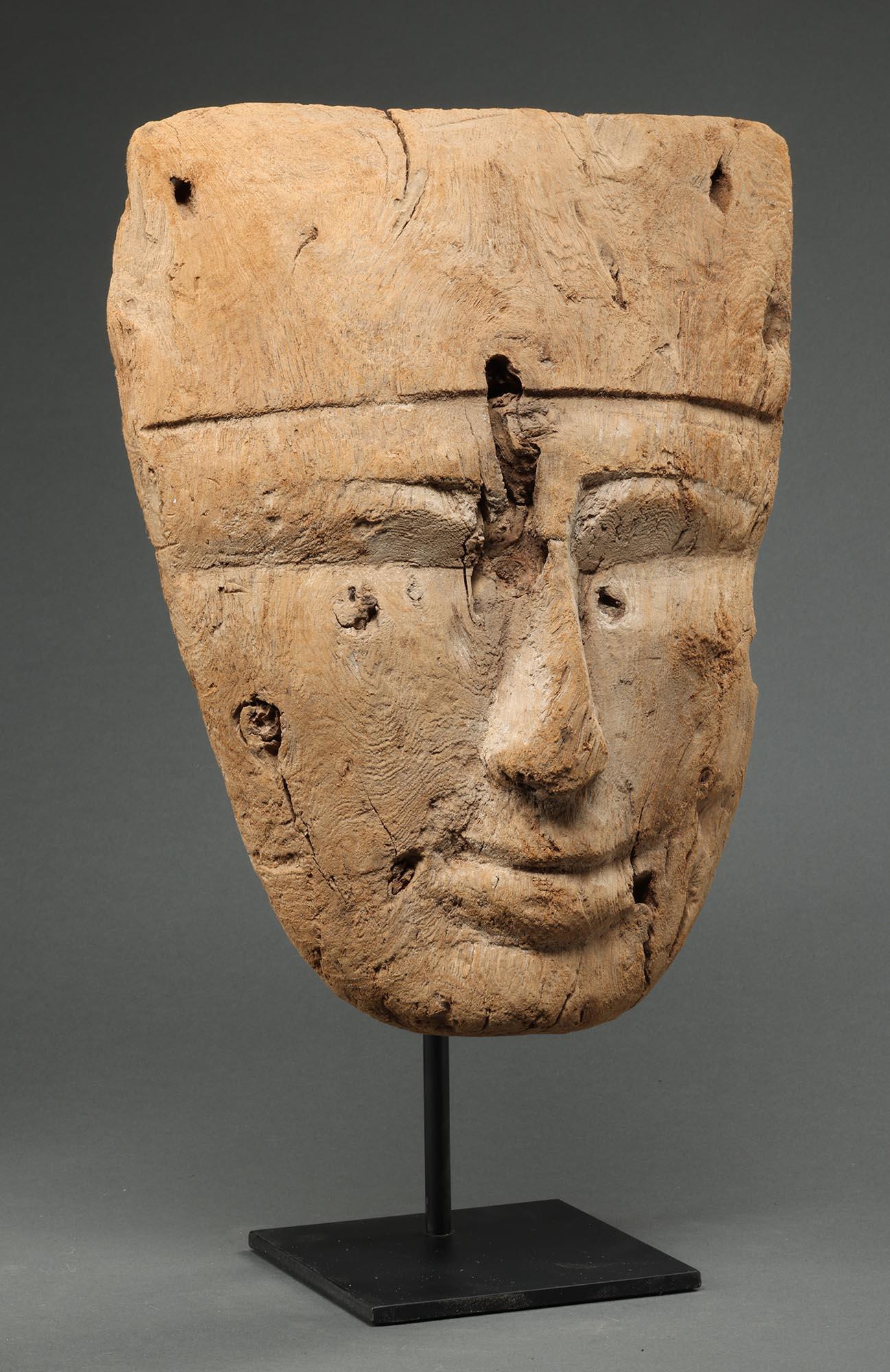 Máscara de momia egipcia grande, refinada y dulce, de madera de cedro viejo Tribal en venta