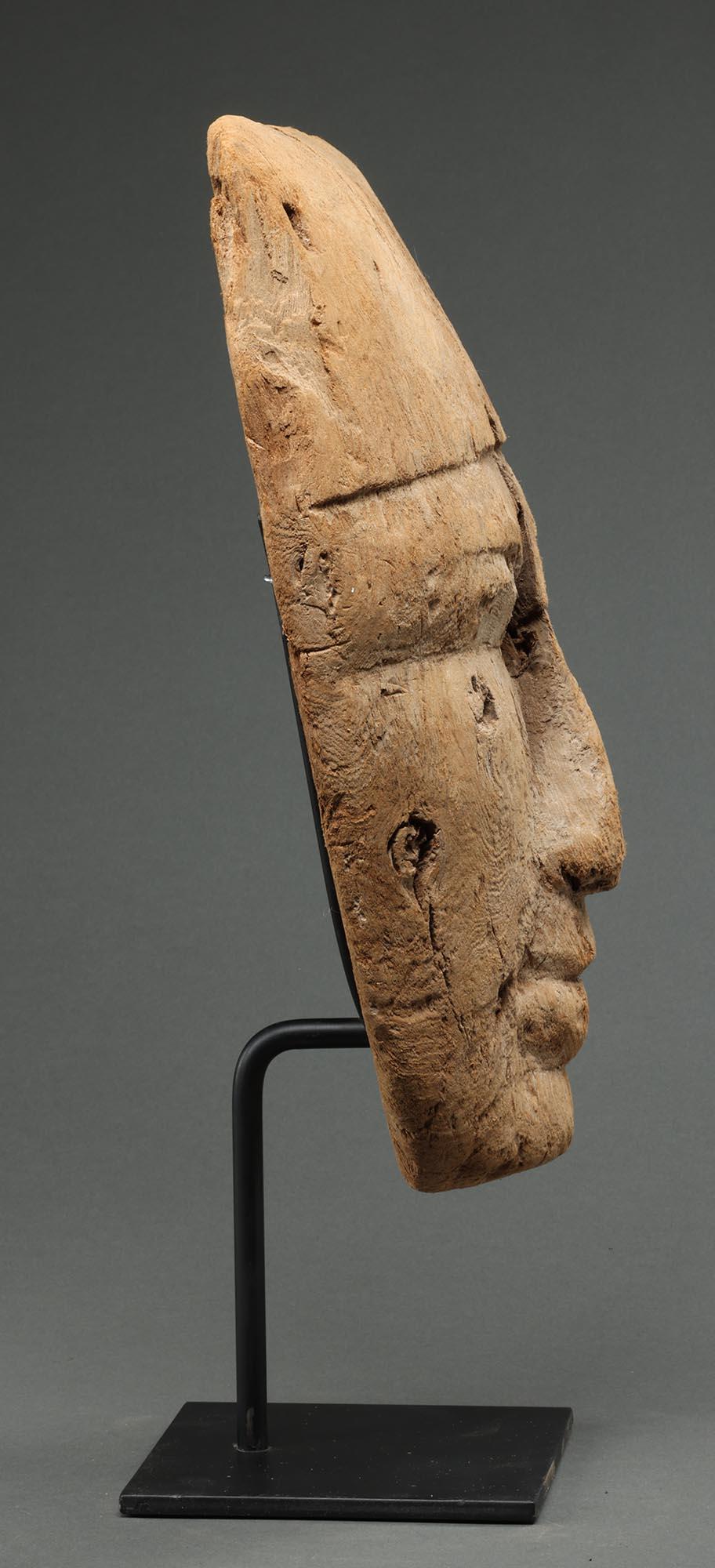 Máscara de momia egipcia grande, refinada y dulce, de madera de cedro viejo Hecho a mano en venta