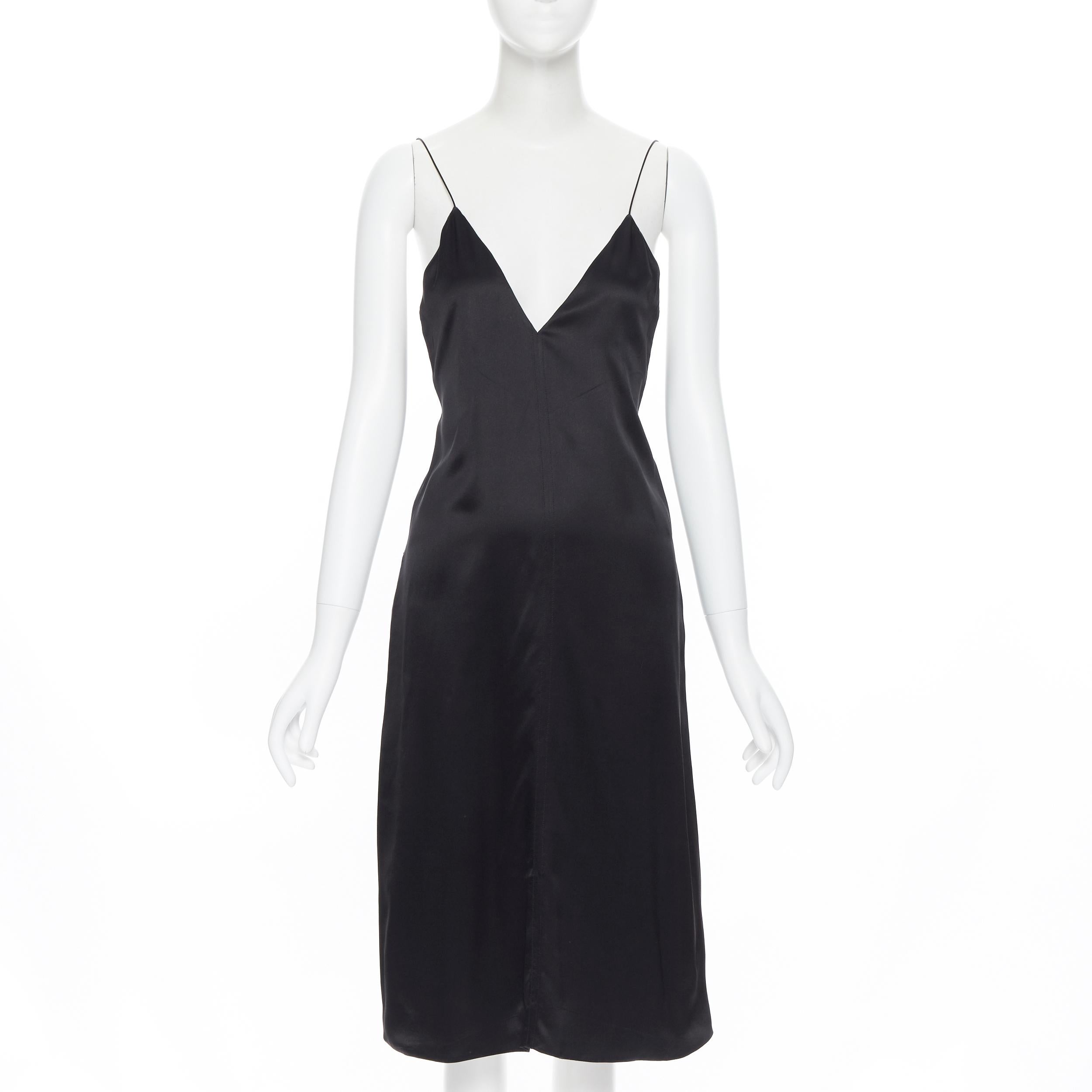 OLD CELINE PHOEBE PHILO 100% silk black V-neck self knot strap slip dress FR34
Brand: Celine
Designer: Phoebe Philo
Model Name / Style: Silk slip
Material: Silk
Color: Black
Pattern: Solid
Extra Detail: Adjustable strap length, self tie knot