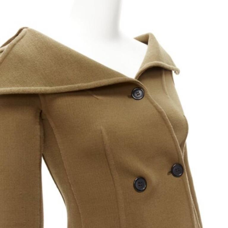 Vecchia Celine Phoebe Philo 2014 Giacca in lana marrone con collo a scomparsa FR34 XS
Riferimento: TGAS/D00757
Marchio: Celine
Designer: Phoebe Philo
Collezione: Autunno Inverno 2014 - Passerella
Materiale: Lana vergine, misto
Colore: