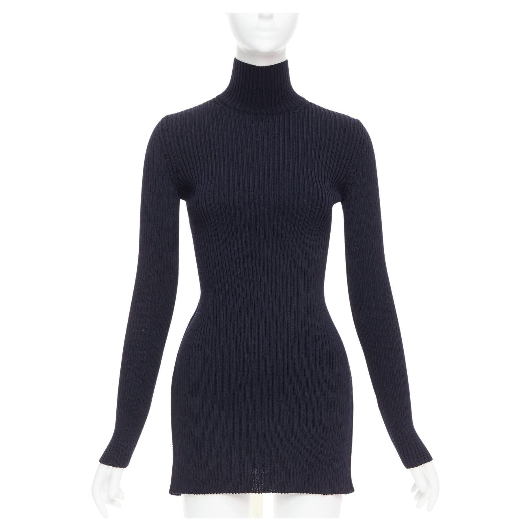 OLD CELINE Phoebe Philo 2015 navy open tie back contour ribbed turtleneck sweater S
Reference: TGAS/E00835
Brand: Celine
Designer: Phoebe Philo
Material: Wool, Blend
Color: Navy, Cream
Pattern: Solid
Closure: Self Tie
Extra Details: This item