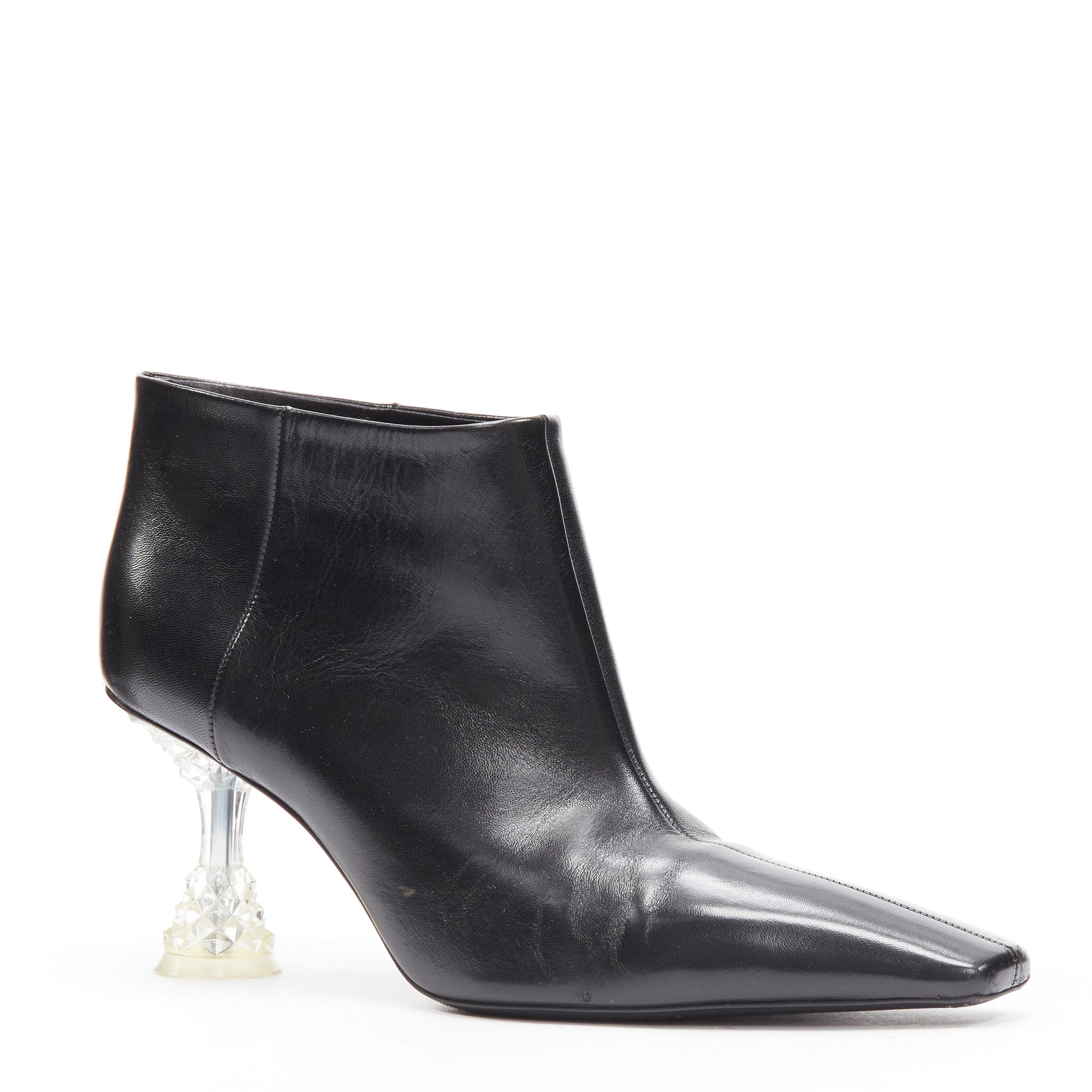 rare OLD CELINE Phoebe Philo 2018 clear crystal lucite heel black leather ankle boots EU38
Reference: LNKO/A02149
Brand: Celine
Designer: Phoebe Philo
Collection: Pre fall 2018 - Runway
Material: Leather, Plastic
Color: Black, Clear
Pattern: