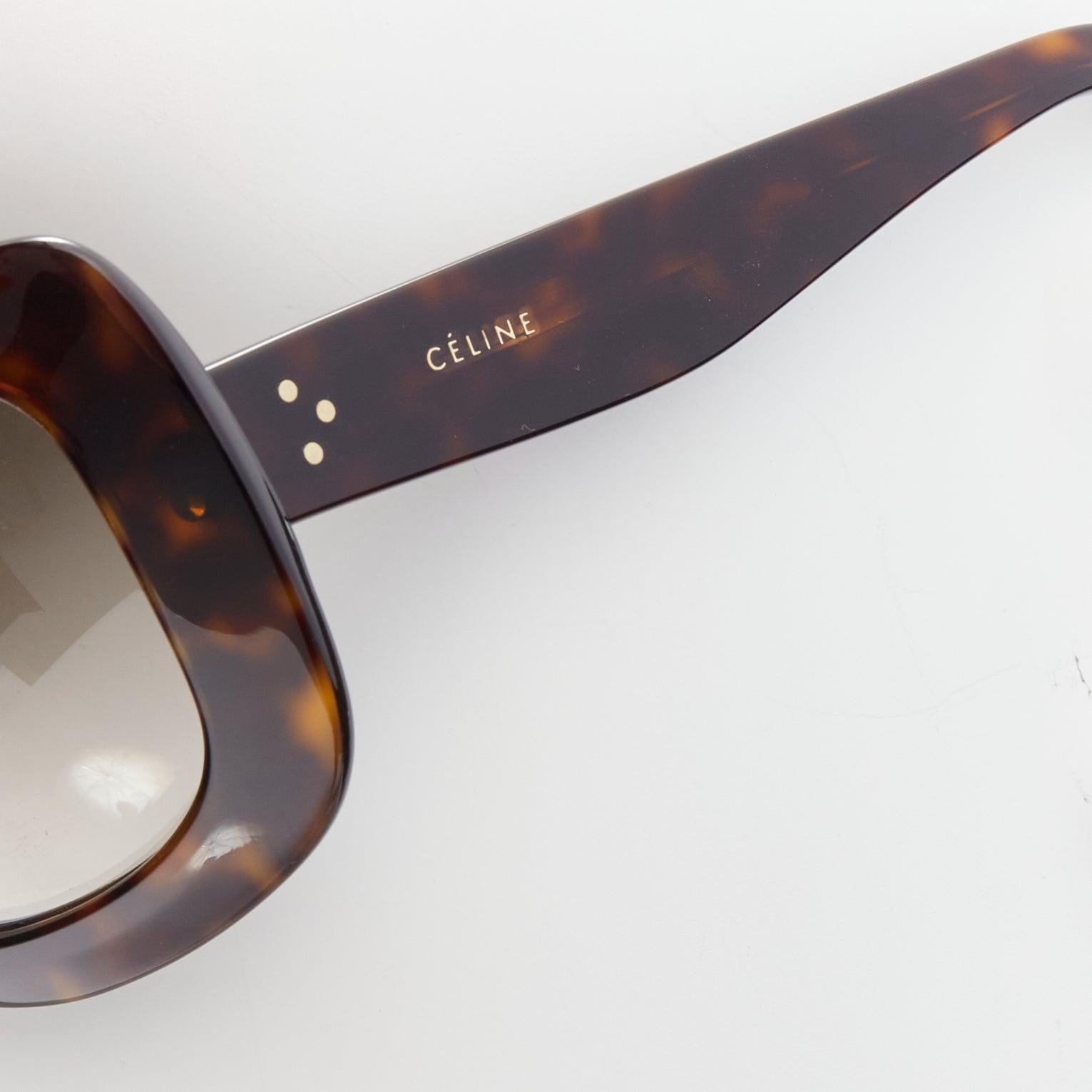 Occhiali da sole OLD Celine Phoebe Philo 41377S tartaruga marrone con lenti a scudo
Riferimento: BSHW/A00091
Marchio: Celine
Designer: Phoebe Philo
Model No: 41377S
Materiale: Acetato
Colore: marrone
Modello: Marmo
Chiusura: Tiro a segno
Fodera: