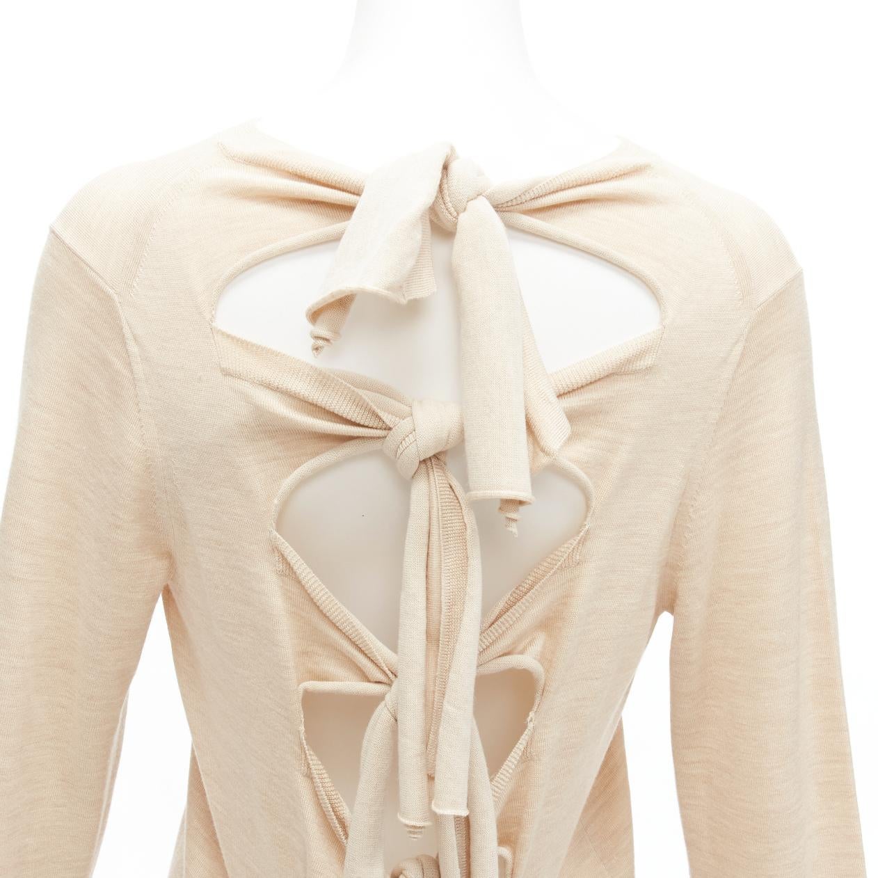 Beige Pull OLD CELINE Phoebe Philo à manches découpées en laine et soie beige avec nœud cravate au dos, taille M en vente