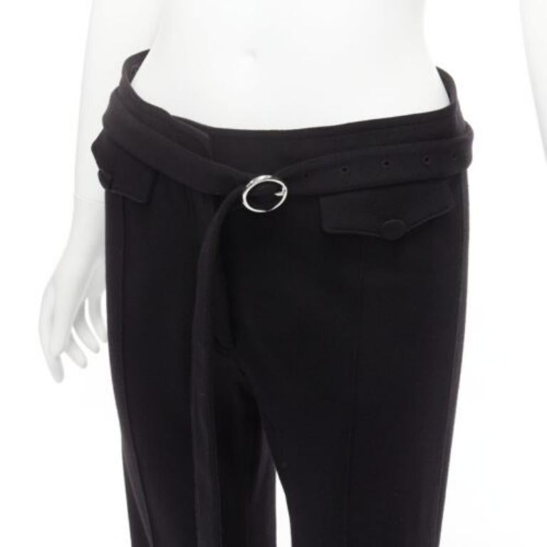 OLD CELINE Phoebe Philo Schwarze breite Hose mit Gürtel aus 100% Schurwolle FR38 M
Aktenzeichen: KEDG/A00284
Marke: Celine
Designer: Phoebe Philo
MATERIAL: Schurwolle, Baumwolle
Farbe: Schwarz
Muster: Solide
Verschluss: Gürtel
Zusätzliche Details: