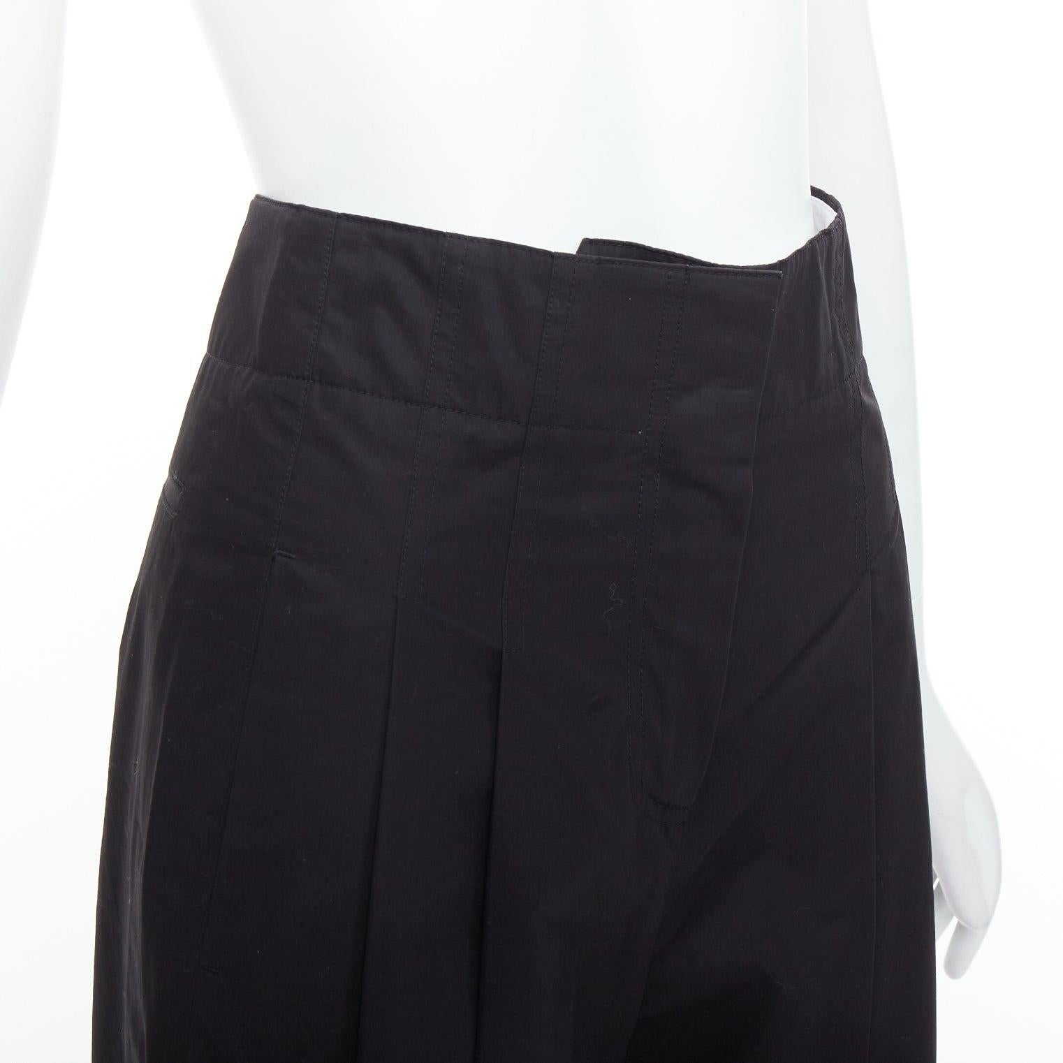 OLD CELINE Phoebe Philo black cotton high waisted wide pants FR34 XS
Reference: SNKO/A00443
Brand: Celine
Designer: Phoebe Philo
Material: Cotton
Color: Black
Pattern: Solid
Closure: Zip Fly
Lining: White Cotton
Extra Details: Pleated waist.
Made