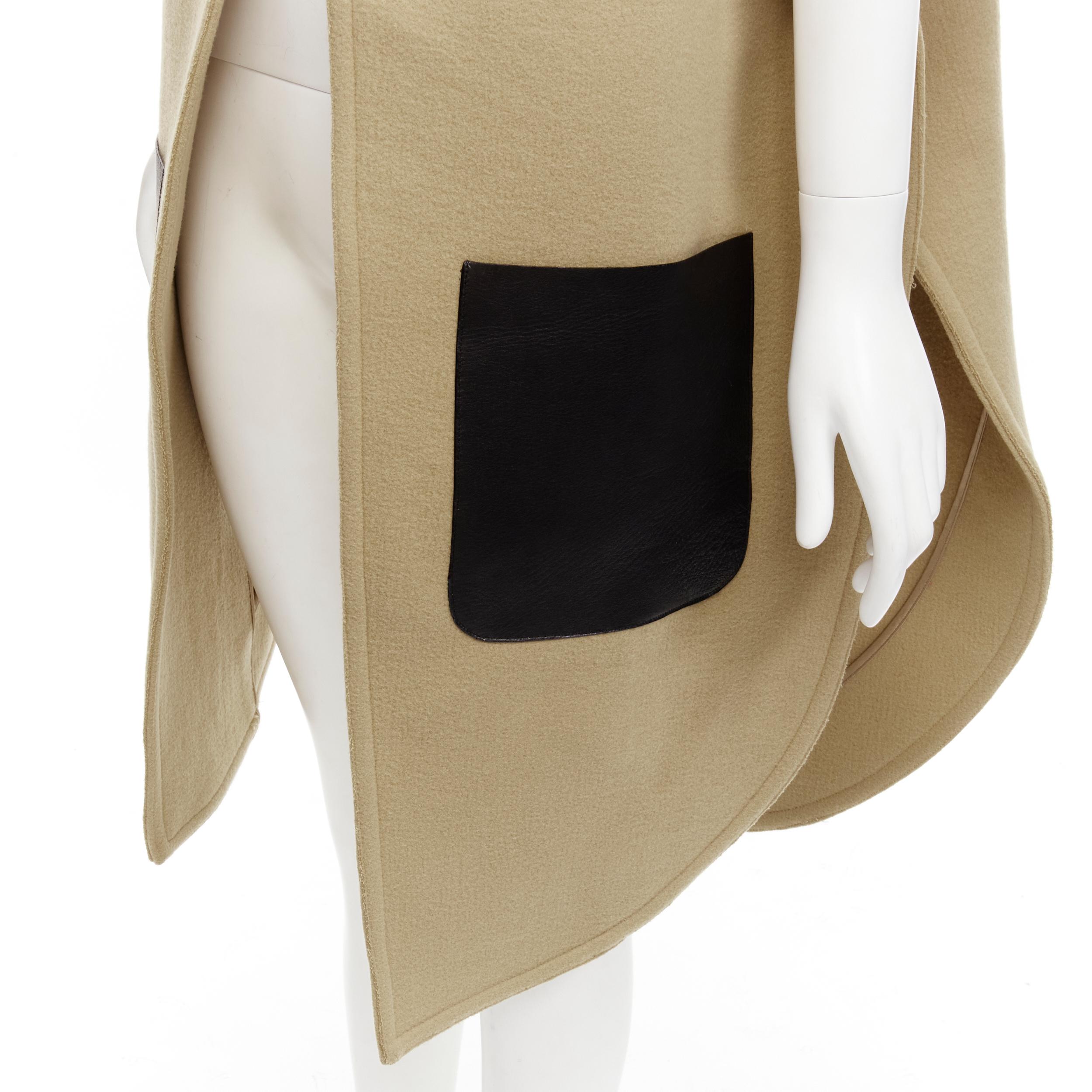 OLD CELINE Phoebe Philo black leather pocket camel wool poncho coat FR36 S
Reference: TGAS/C01926
Brand: Celine
Designer: Phoebe Philo
Material: Wool, Leather
Color: Camel, Black
Pattern: Solid
Closure: Button
Made in: Italy

CONDITION:
Condition: