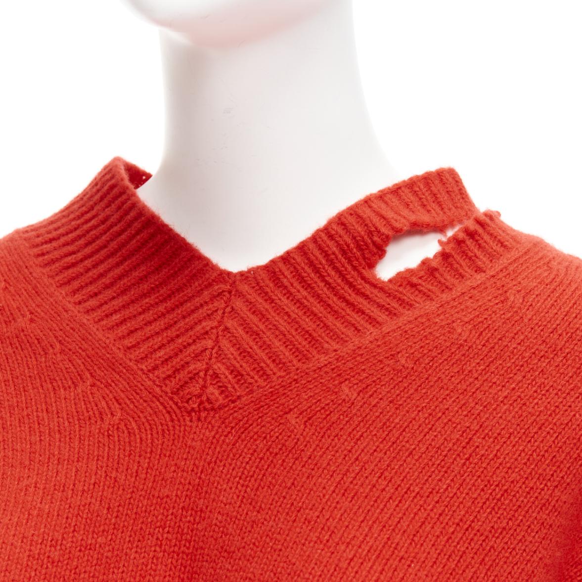 OLD CELINE Phoebe Philo red 100% wool distressed cut out cropped sweater M
Reference: TGAS/D01126
Brand: Celine
Designer: Phoebe Philo
Material: Wool
Color: Red
Pattern: Solid
Closure: Pullover
Made in: Italy

CONDITION:
Condition: Excellent, this