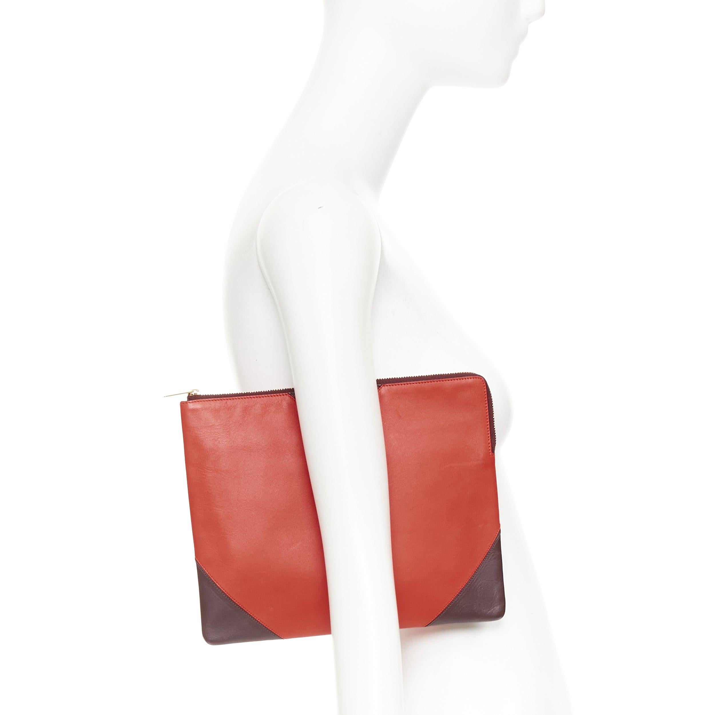 OLD CELINE Phoebe Philo red brown leather bicolour top zip pouch clutch bag
Reference: SNKO/A00610
Brand: Celine
Designer: Phoebe Philo
Material: Leather
Color: Red, Brown
Pattern: Solid
Closure: Zip
Lining: Red Leather
Made in: