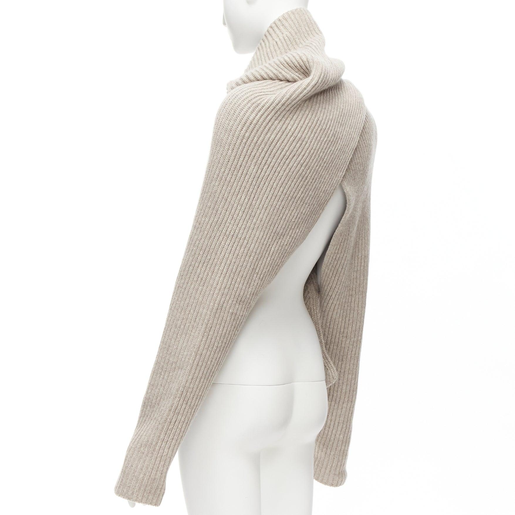 OLD CELINE Phoebe Philo stone wool cashmere draped neck open back sweater XS
Reference: TGAS/D01070
Brand: Celine
Designer: Phoebe Philo
Material: Wool, Cashmere
Color: Beige
Pattern: Solid
Closure: Slip On
Extra Details: Open back design.
Made in: