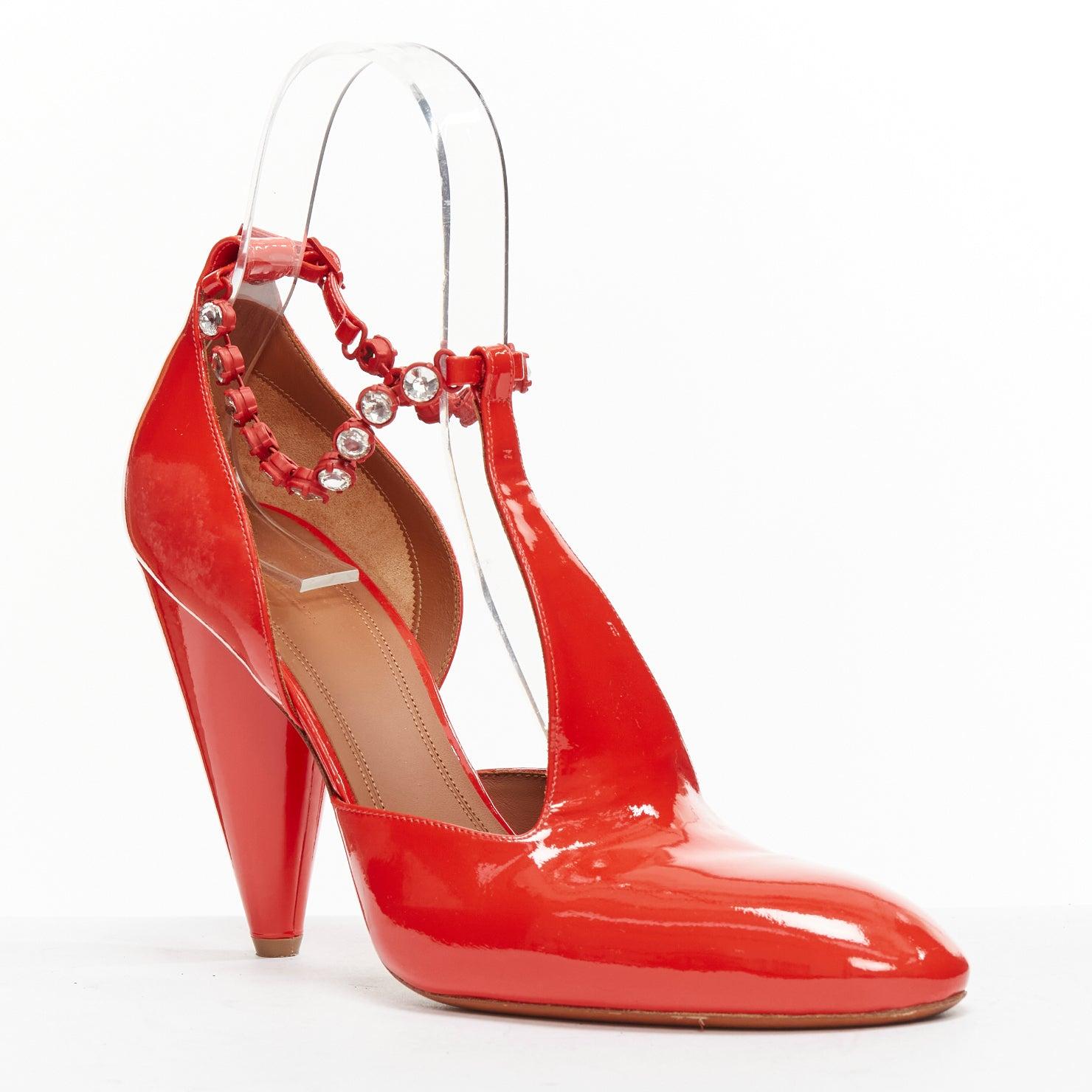 OLD CELINE Phoebe Philo Tango red patent crystal t-strap heels EU38
Reference: TGAS/D00619
Brand: Celine
Designer: Phoebe Philo
Model: Tango
Collection: Runway
Material: Leather
Color: Red
Pattern: Solid
Closure: Ankle Strap
Lining: Brown