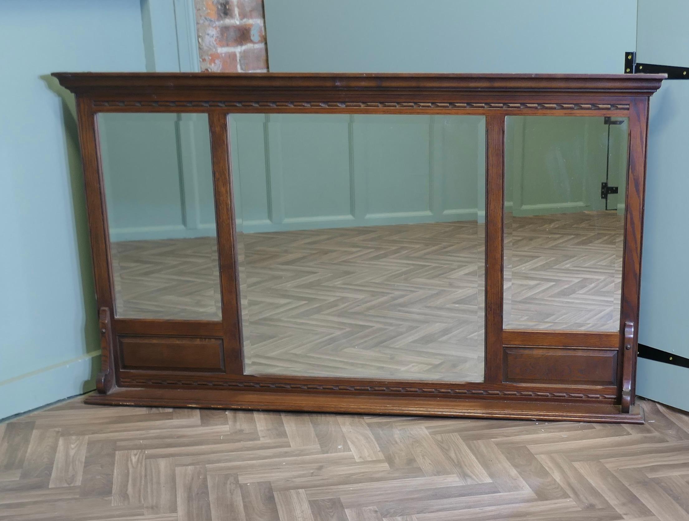 Art déco Trumeau en chêne vieux charme, triple miroir   Il s'agit d'une grande pièce de qualité en vente