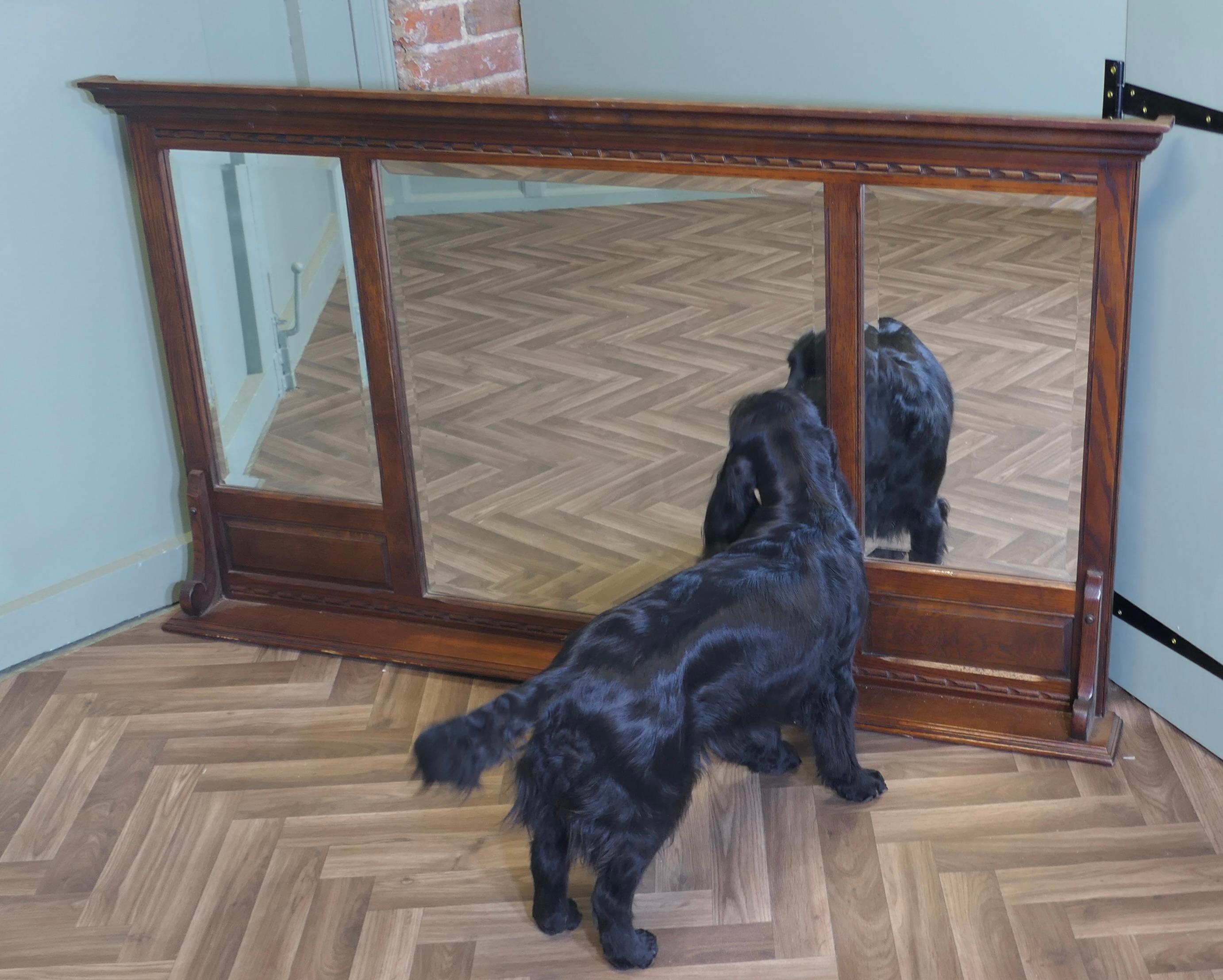 Trumeau en chêne vieux charme, triple miroir   Il s'agit d'une grande pièce de qualité Bon état - En vente à Godshill, Isle of Wight