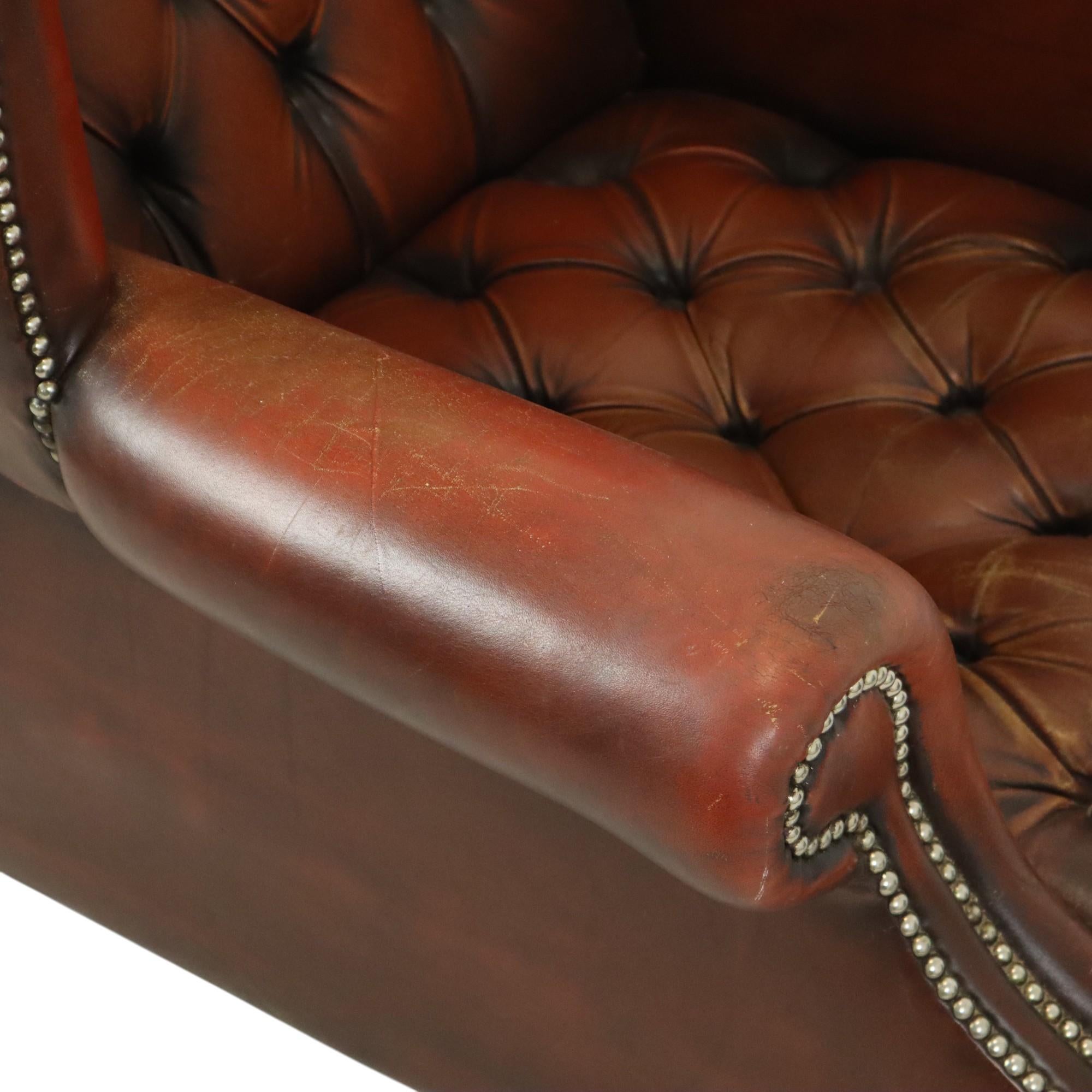 Alter Chesterfield Sessel Brauner Leder Ohrensessel im Angebot 6