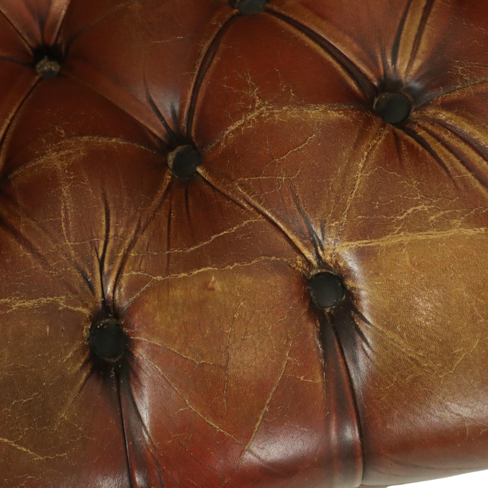 Alter Chesterfield Sessel Brauner Leder Ohrensessel im Angebot 8