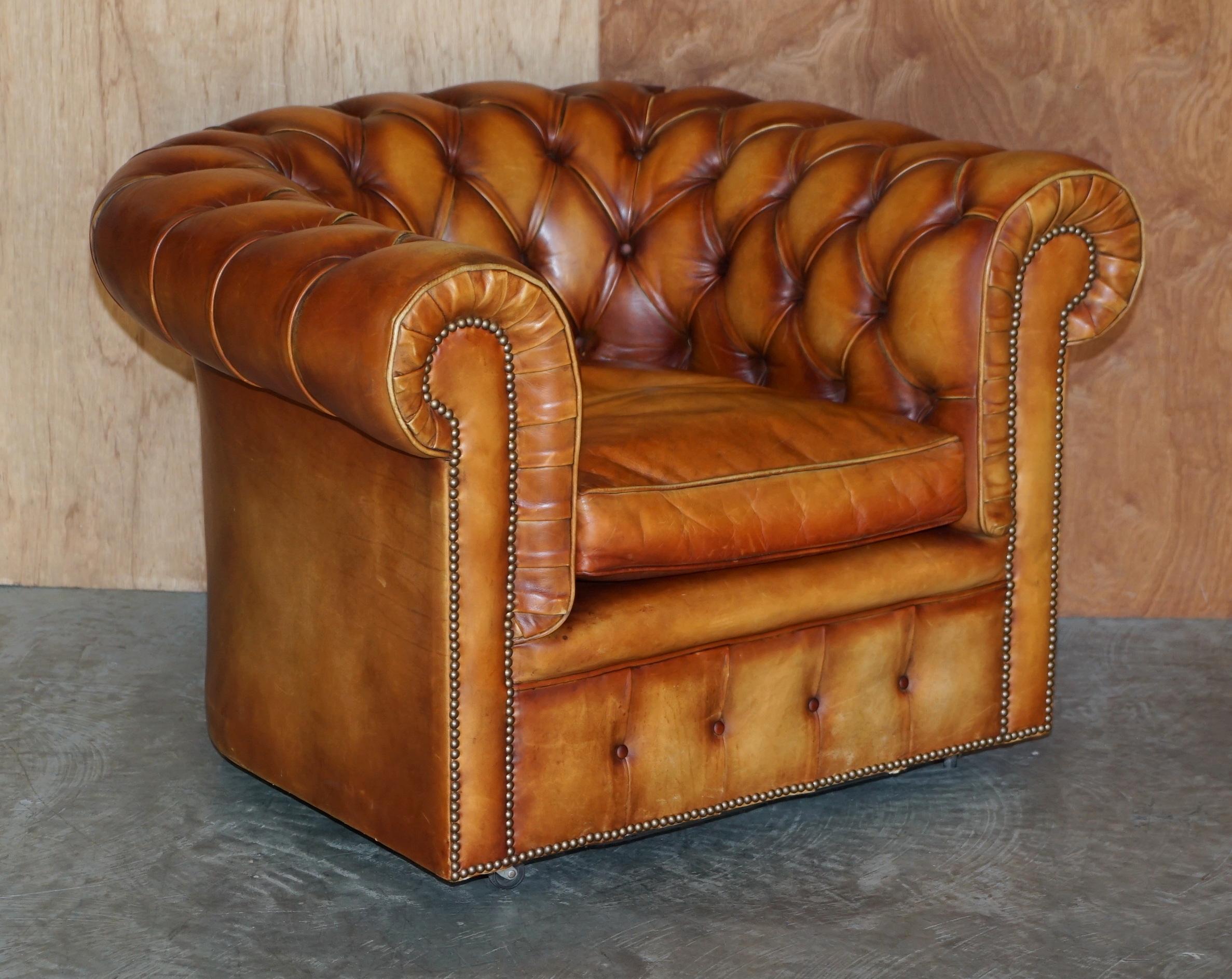 English Old Chesterfield Club Three Piece Sofa & Pair of Armchairs Suite Brown Leather For Sale