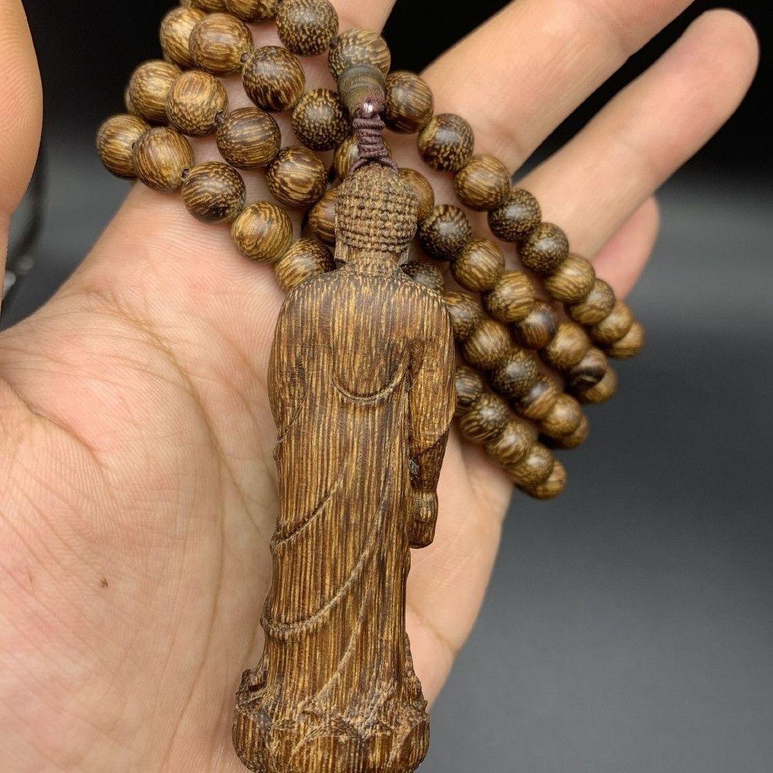 Old Chinese Agarwood Carving Stehende Buddha-Statue Anhänger & Perlen Halskette (Holz) im Angebot