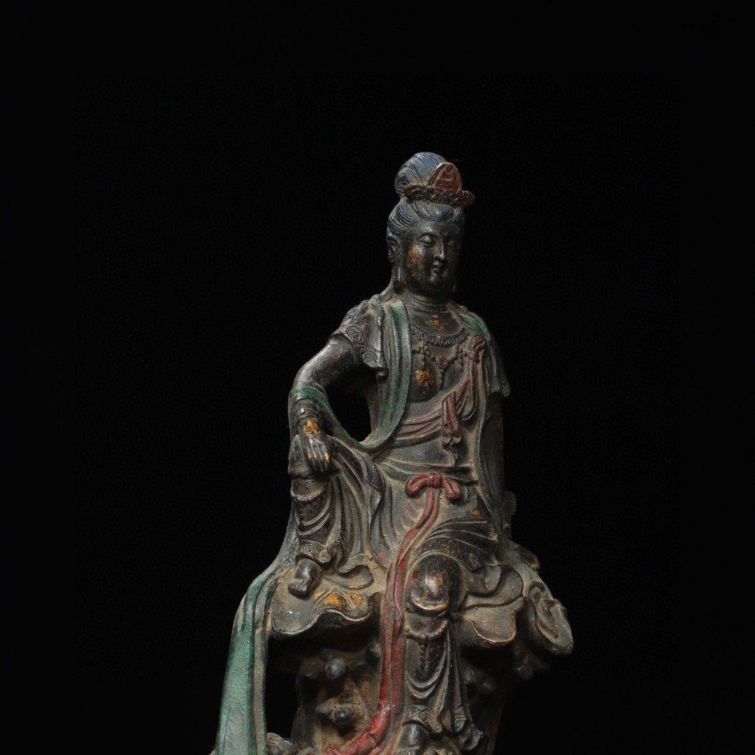 Bronze ancien chinois Guanyin Bodhisattva en position d'aisance royale en vente 3