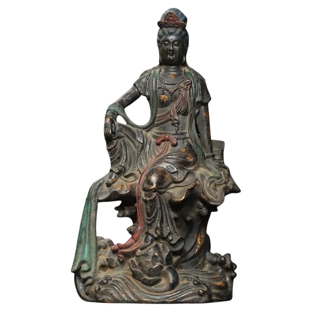 Bronze ancien chinois Guanyin Bodhisattva en position d'aisance royale en vente