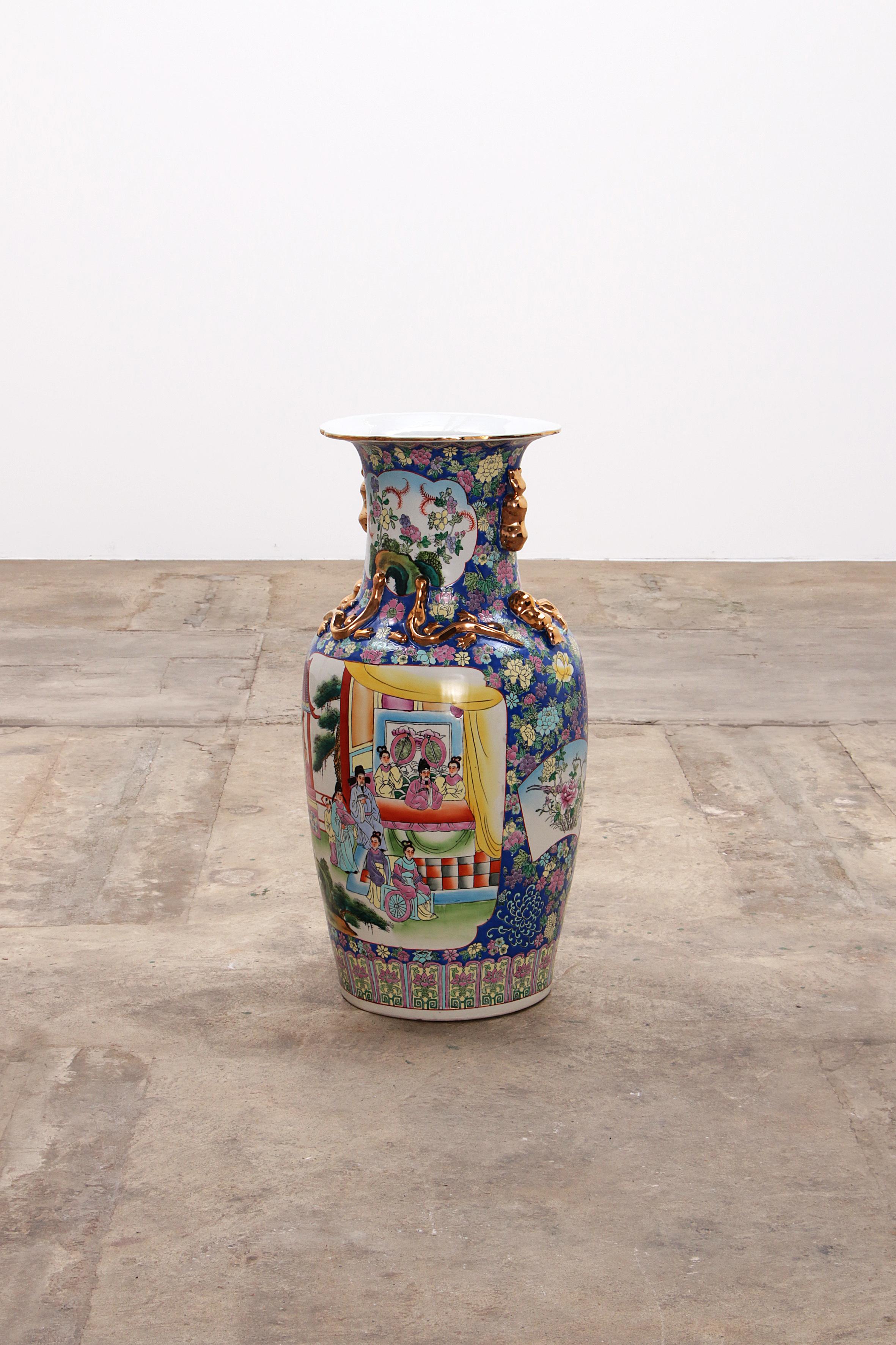 Old Chinese Ceramic Hand Painted Vase, 


Antique Chinese ceramic hand-painted vase, 

This is an old vase. A Chinese ceramic baluster urn with hand-painted decoration, dating from the late Victorian period,  Charming vase with fine detail and