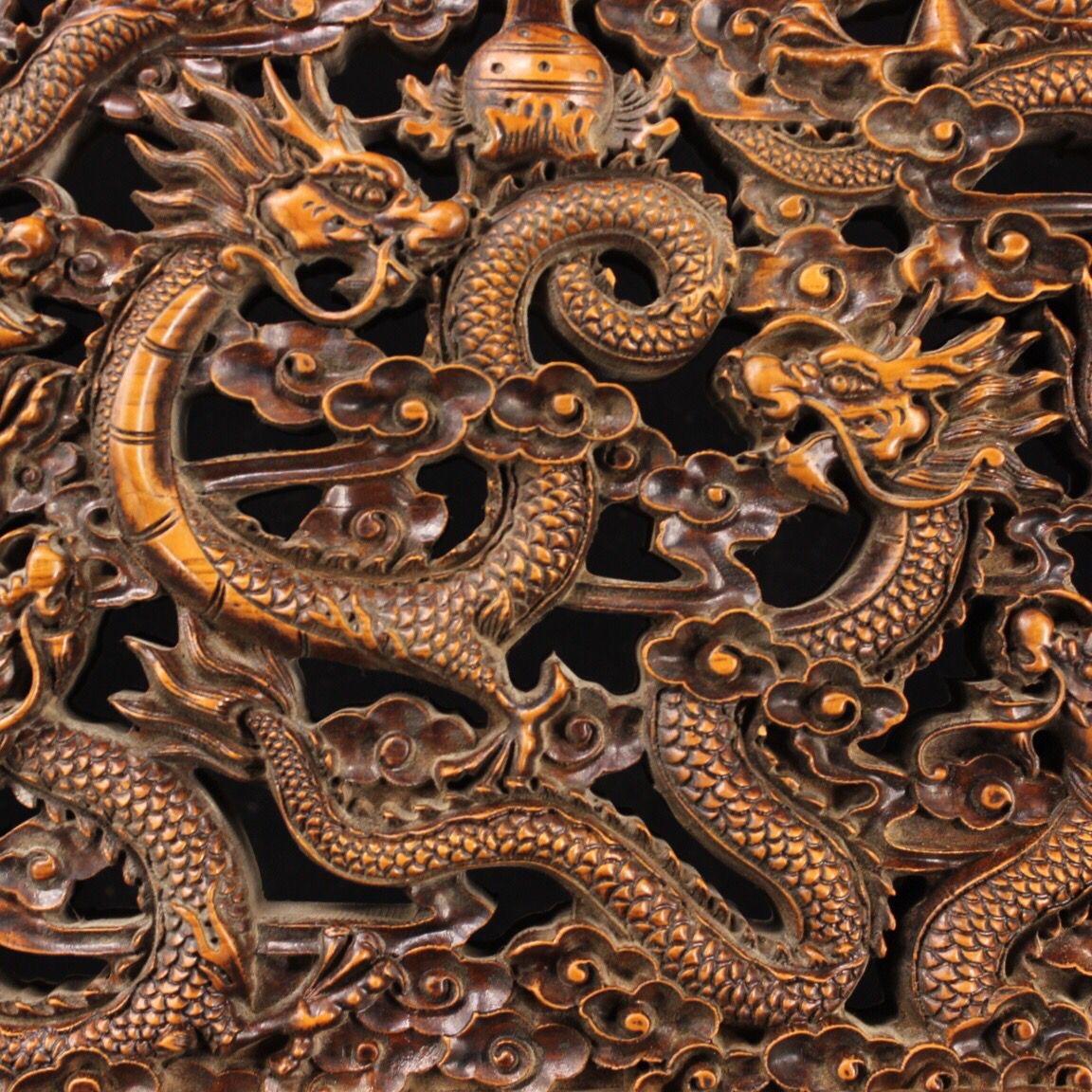 Ancienne  Paravent chinois de 50 cm de grande taille en bois sculpté à la main représentant neuf dragons en vente 2