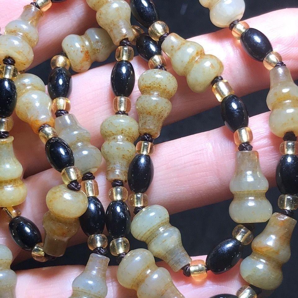 Ancien collier pendentif en jade Hetian sculpté représentant un masque de bêtes double face en vente 5