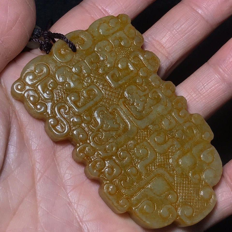Ancien collier pendentif en jade Hetian sculpté représentant un masque de bêtes double face en vente 2