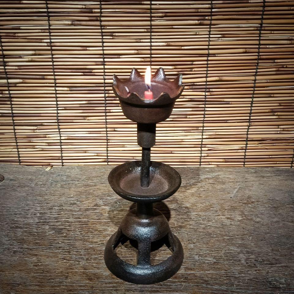 Old Chinese Iron Lotus Flower Candle Holder – Symbol of Purity, Enlightenment & Timeless Elegance

Illuminate your space with the serene beauty of this Old Chinese Iron Candle Holder, masterfully crafted in the shape of a lotus flower—a sacred