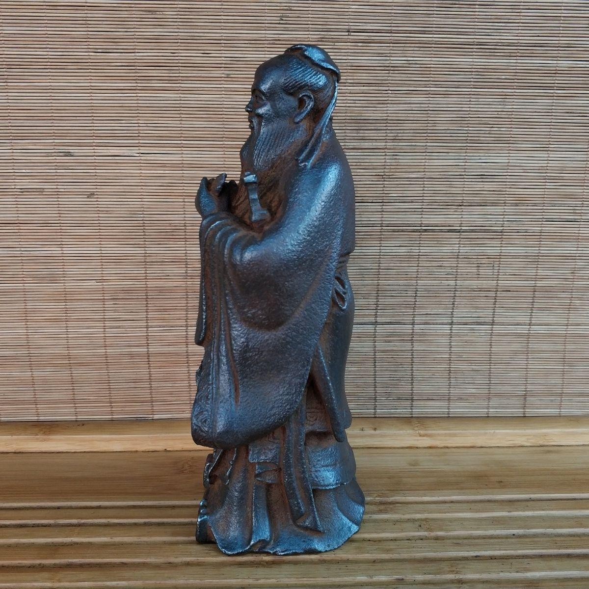 Statue chinoise ancienne en fer de 27 cm représentant Confucius debout faisant une salutation à la main État moyen - En vente à 景德镇市, CN