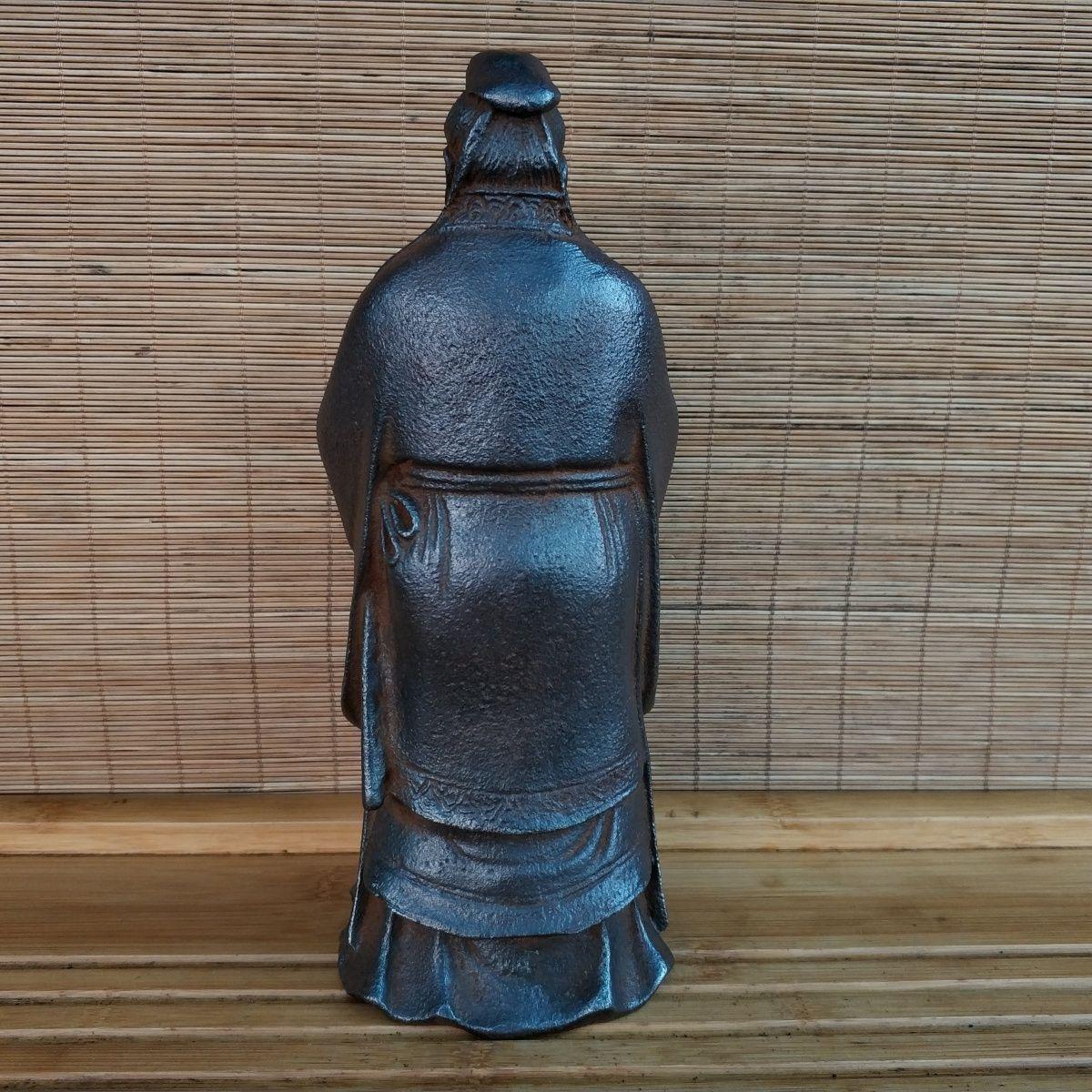 XIXe siècle Statue chinoise ancienne en fer de 27 cm représentant Confucius debout faisant une salutation à la main en vente