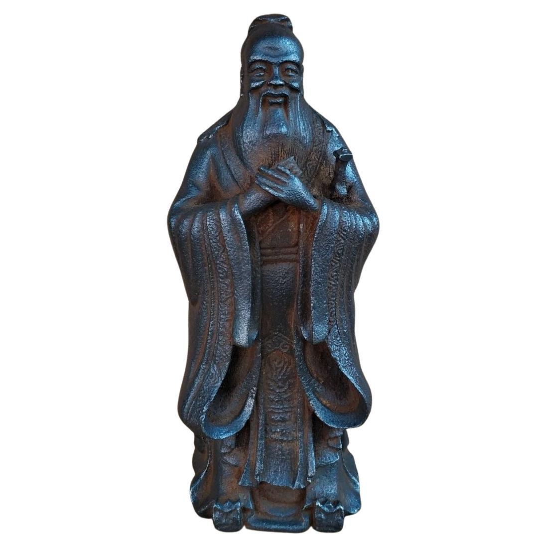 Estatua china antigua de hierro de 27 cm de Confucio de pie saludando con la mano