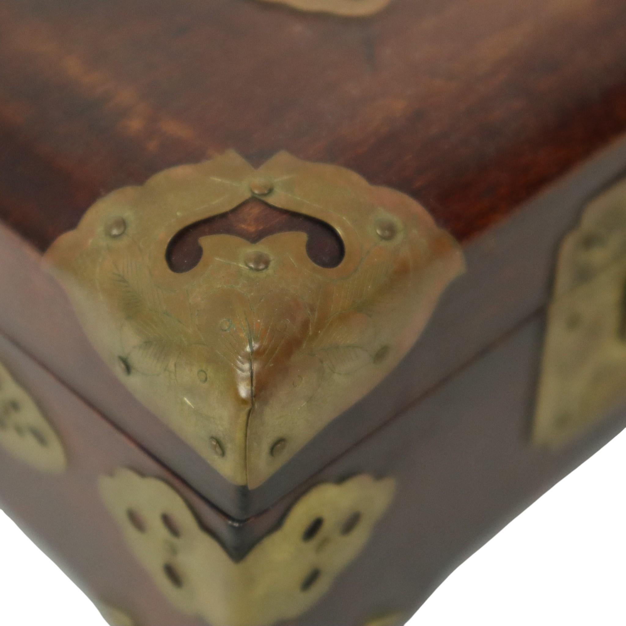 Ancienne boîte à bijoux chinoise Boîte à bijoux Jade Laiton en vente 4