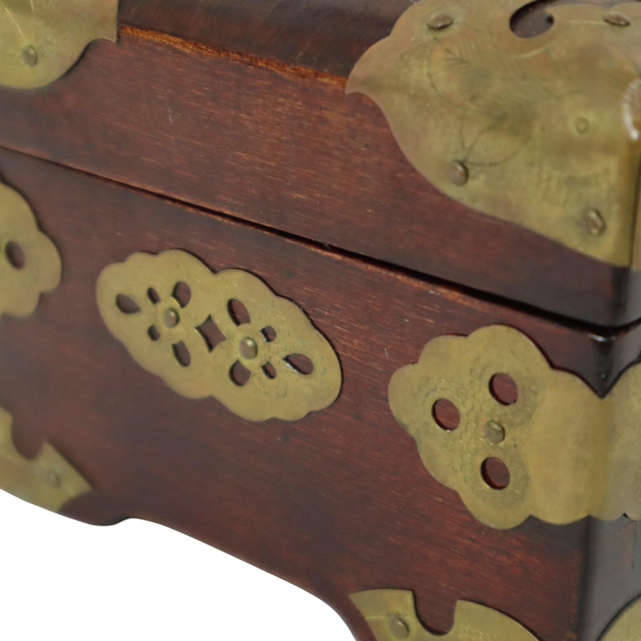 Ancienne boîte à bijoux chinoise Boîte à bijoux Jade Laiton en vente 5