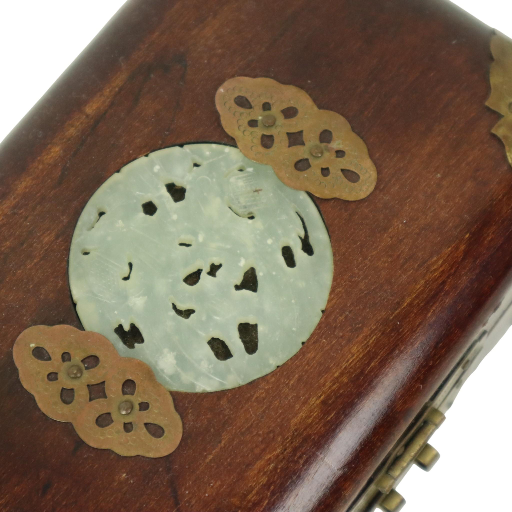 Ancienne boîte à bijoux chinoise Boîte à bijoux Jade Laiton en vente 6