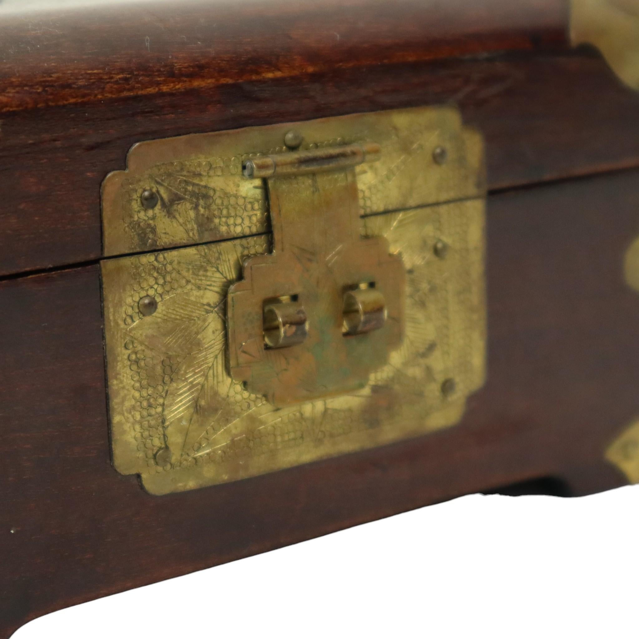 Ancienne boîte à bijoux chinoise Boîte à bijoux Jade Laiton en vente 7