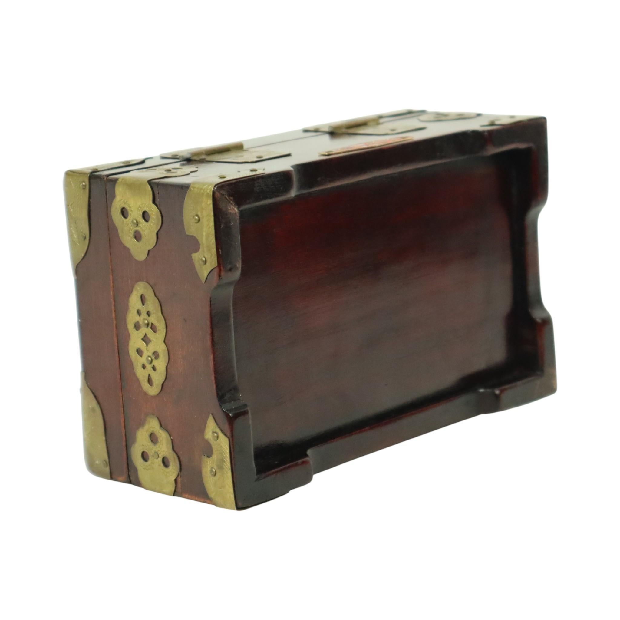 Ancienne boîte à bijoux chinoise Boîte à bijoux Jade Laiton en vente 9