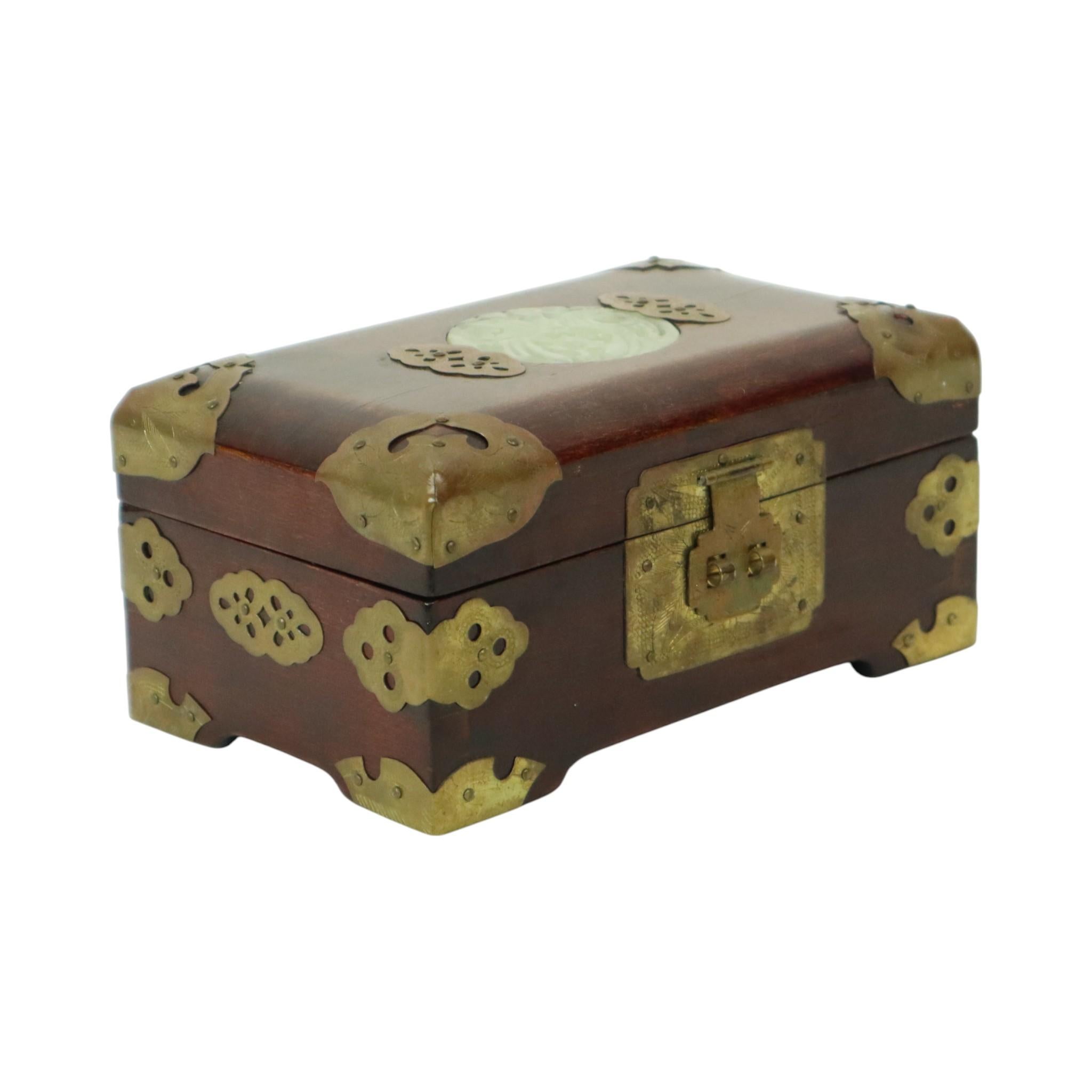Ancienne boîte à bijoux chinoise Boîte à bijoux Jade Laiton en vente 3