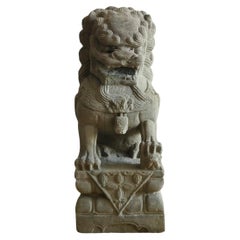 Antiguo león chino tallado en piedra tipoA /Principios del siglo XX/Ornamento de jardín